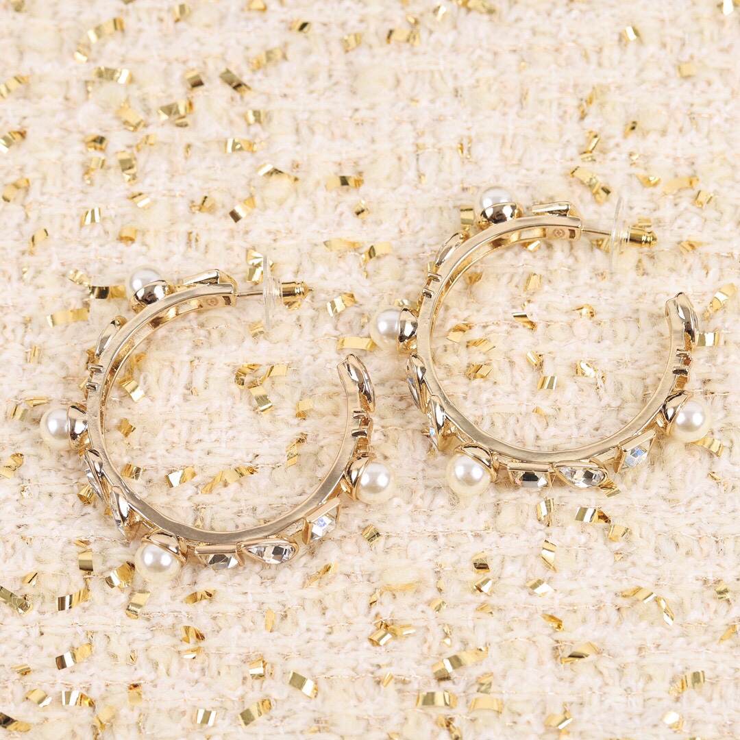 TOP CHANEL Half Circle Earrings