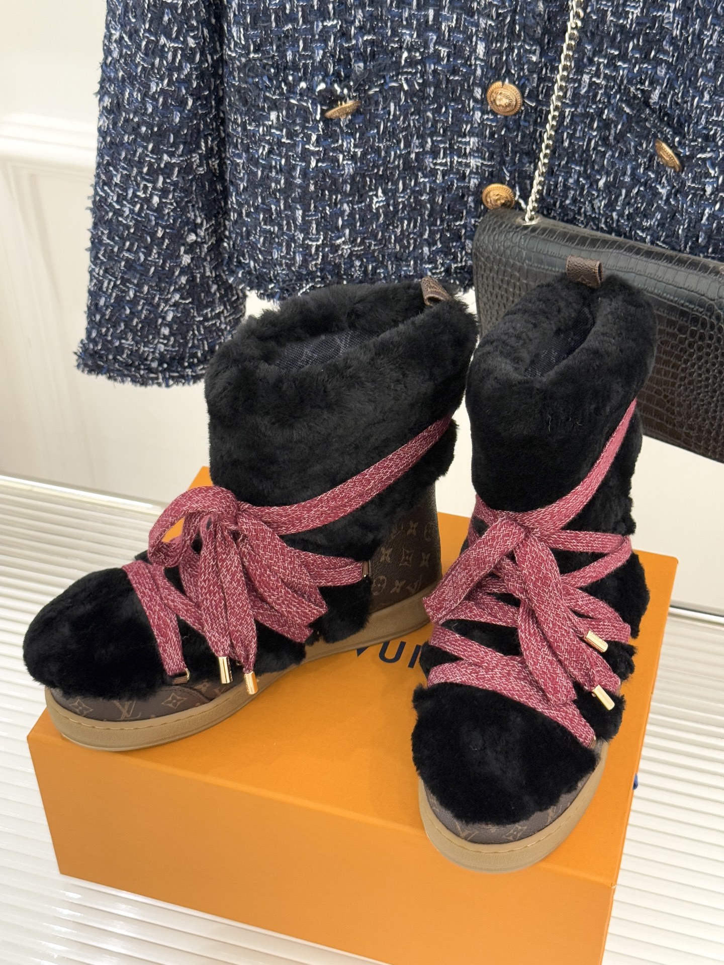TOP Louis Vuitton LV Monogram Lace-up Snow Boots - 2 Color
