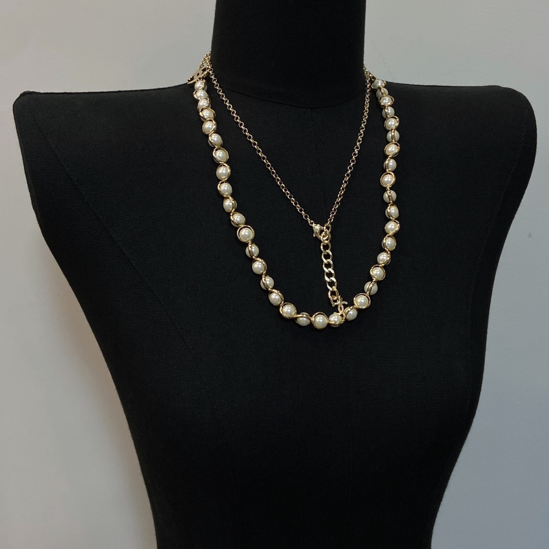 TOP CHANEL Pearl Necklace