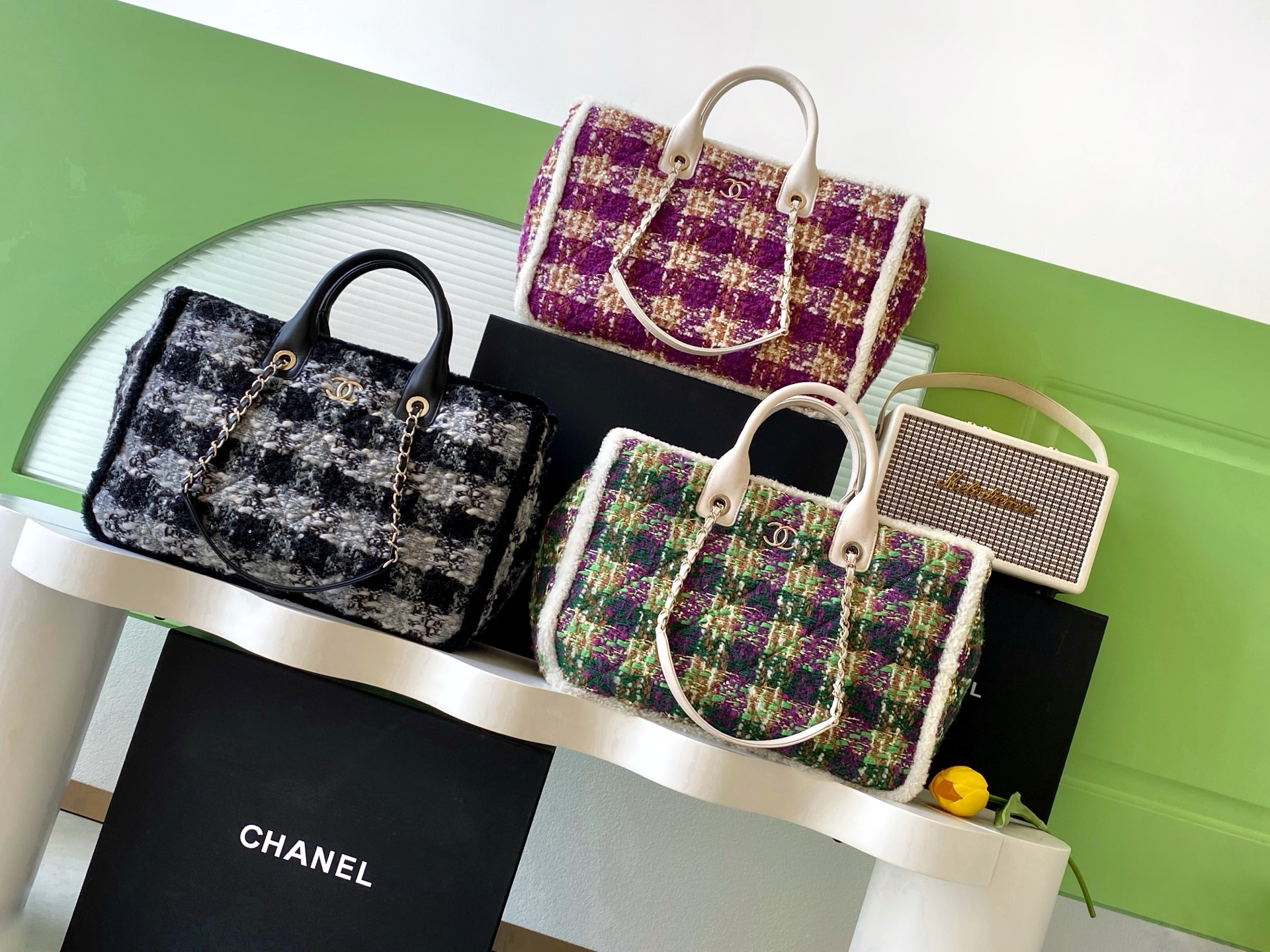 TOP CHANEL Coco Neige Tweed Handbag 27.5-39.5-16 cm / 24-33.5-11 cm- 3 Colors