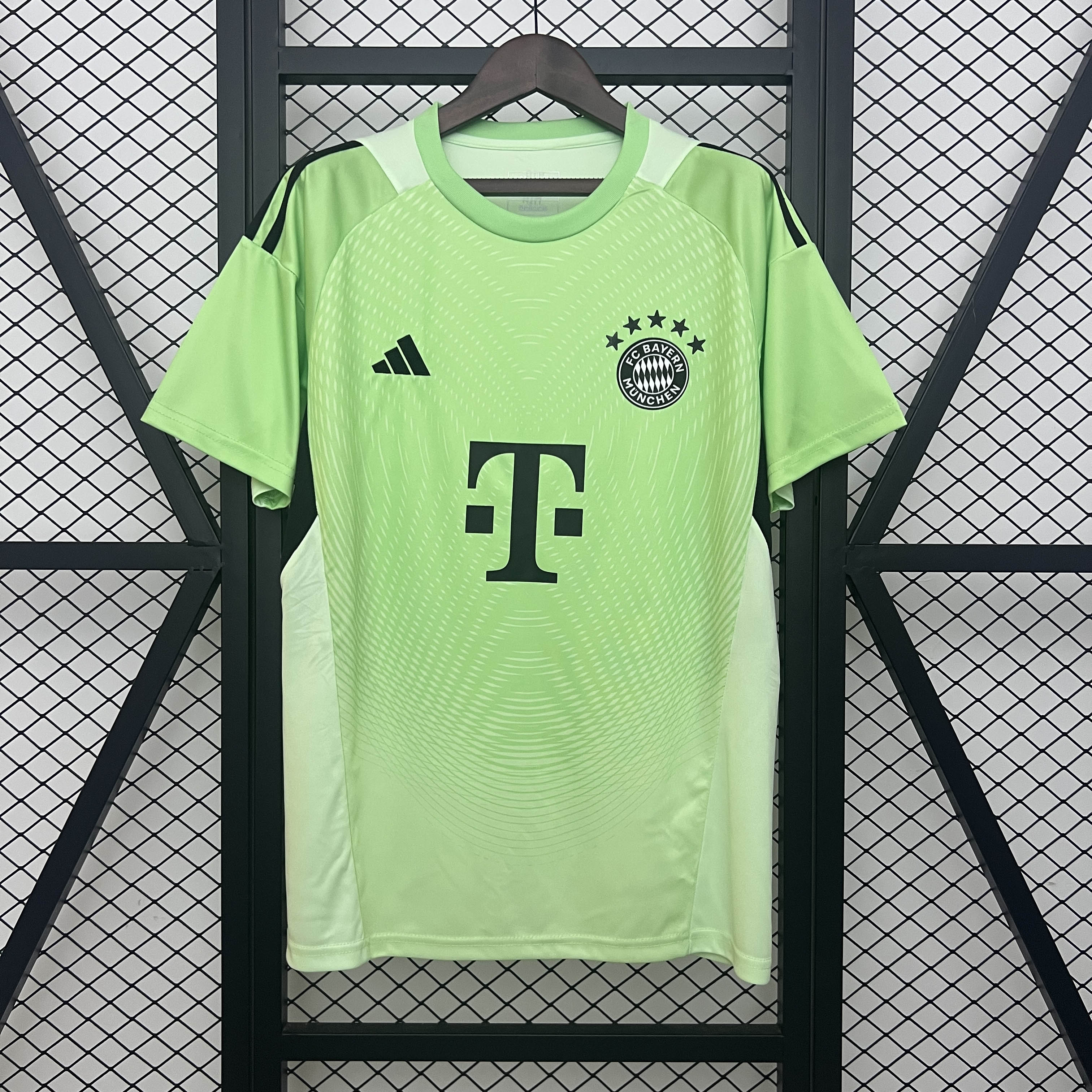 2025/2026 Bayern Munich Goalkeeper Green Football Jersey 1:1 Thai Quality