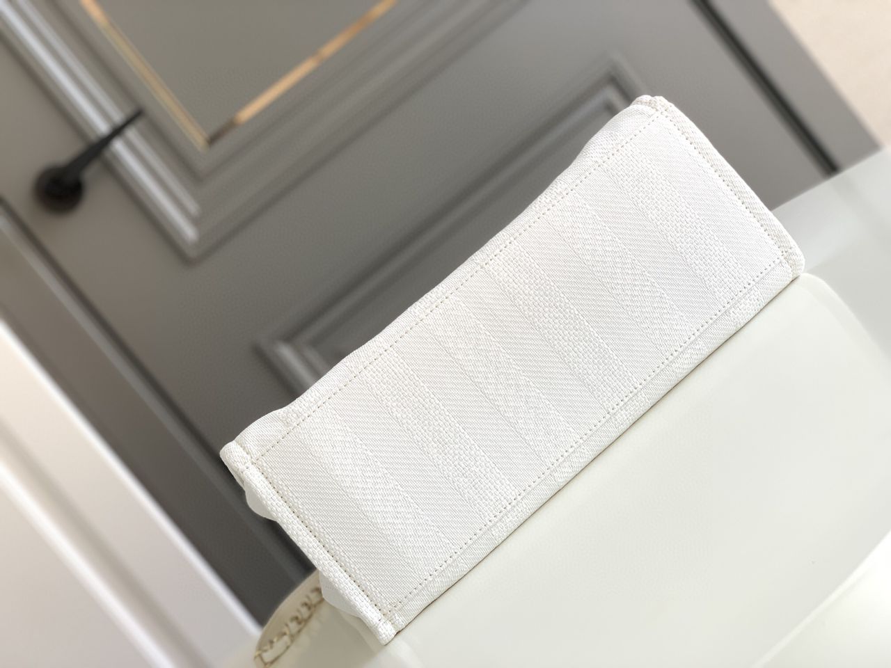 TOP CHANEL Deauville Small Shopping Bag 35cm - White