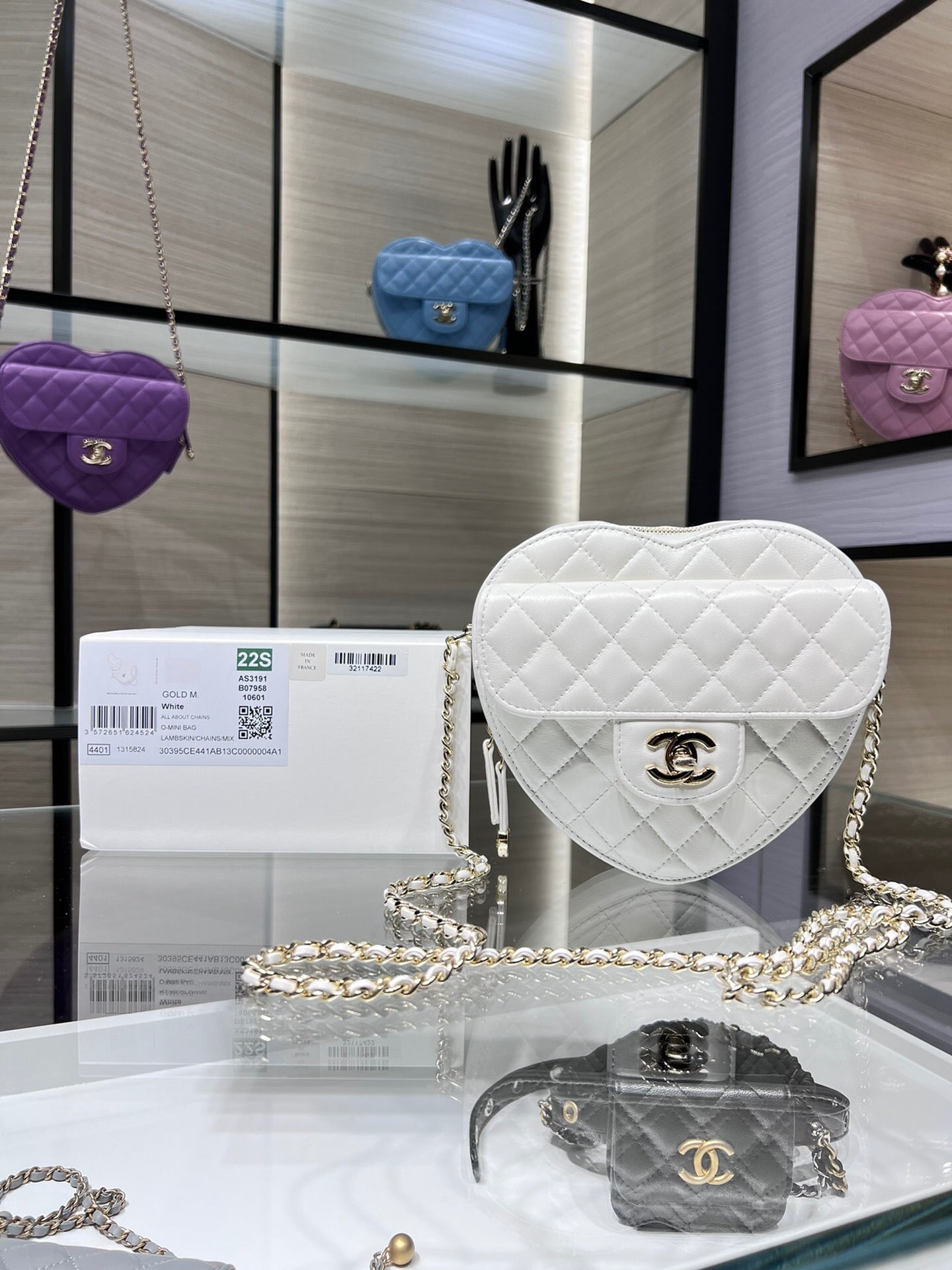 TOP CHANEL Heart Bag Large 16.5x18x6.5cm - White & GHW