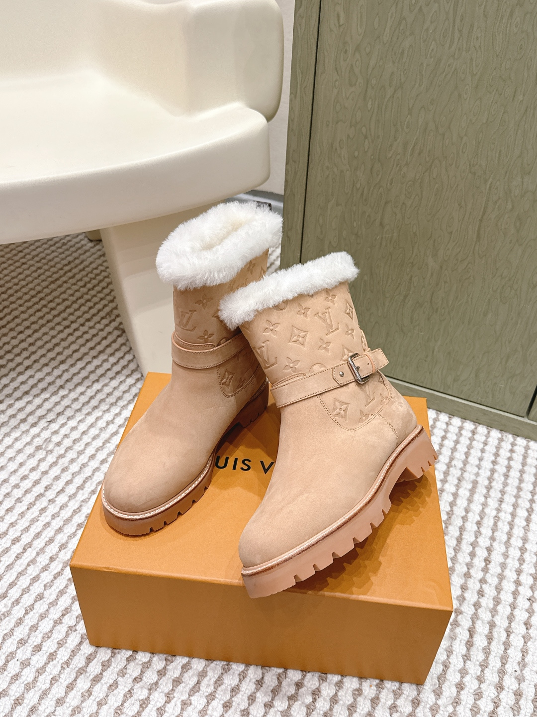 TOP Louis Vuitton LV Short Boots - 3 Colors