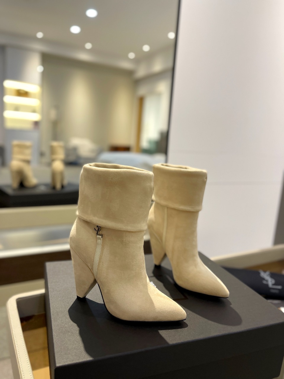 TOP Yves Saint Laurent YSL Logo Plaque Pointed Toe Ankle Boots - 7 Colors