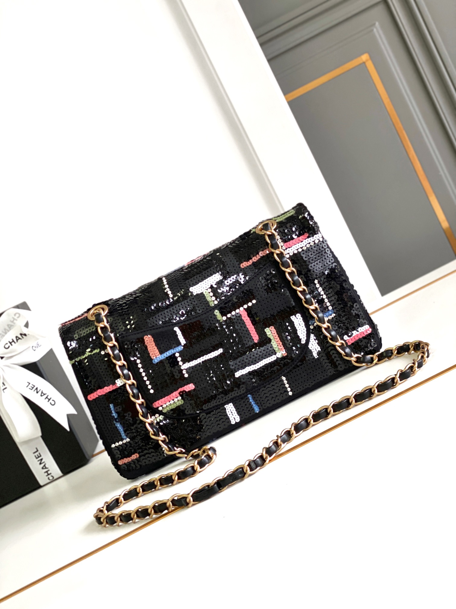 TOP CHANEL Flap Bag with Embroidered Satin Sequins 25cm - Black
