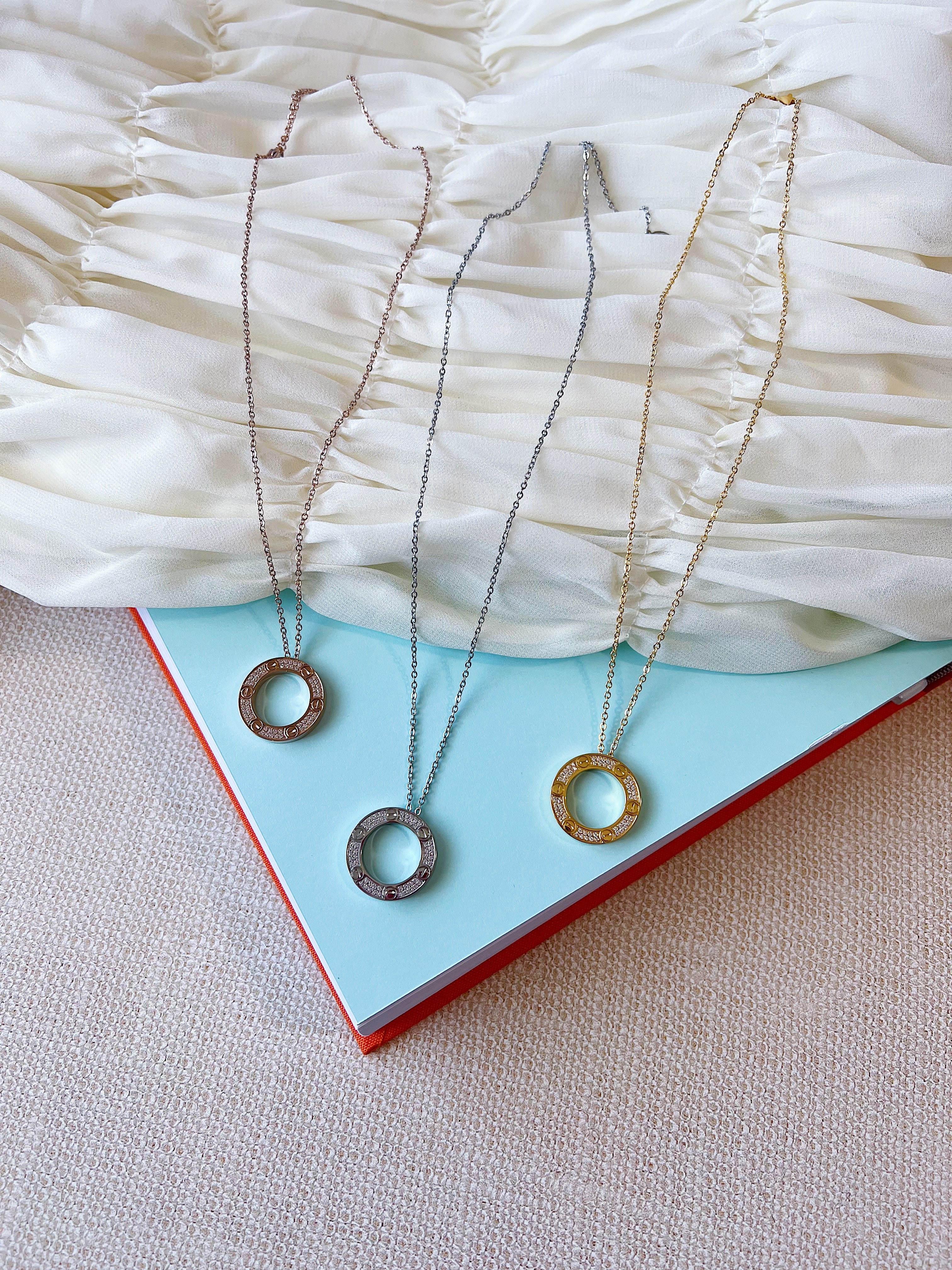 TOP Cartier Round Necklace w Stones