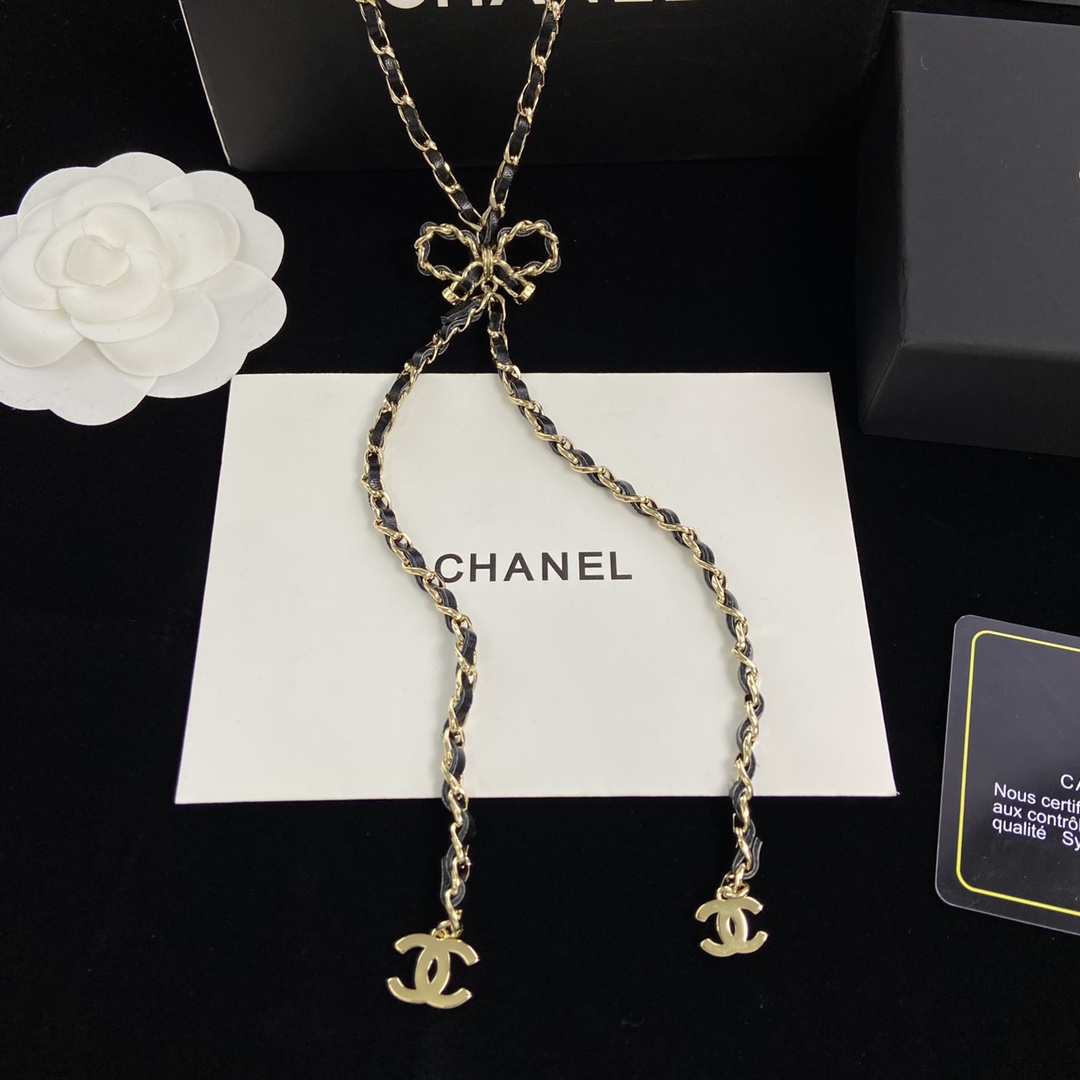 TOP CHANEL Sweater Chain Necklace