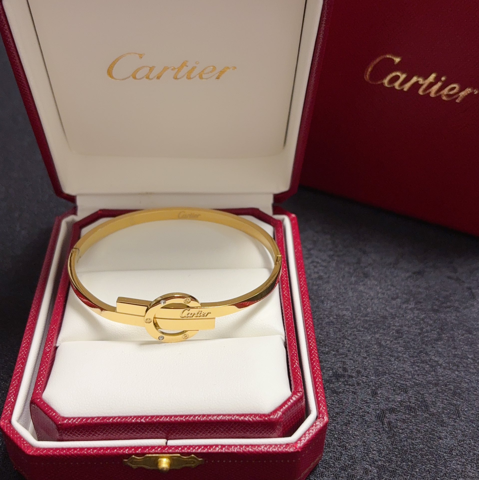 TOP Cartier Bracelet - 2 Colors