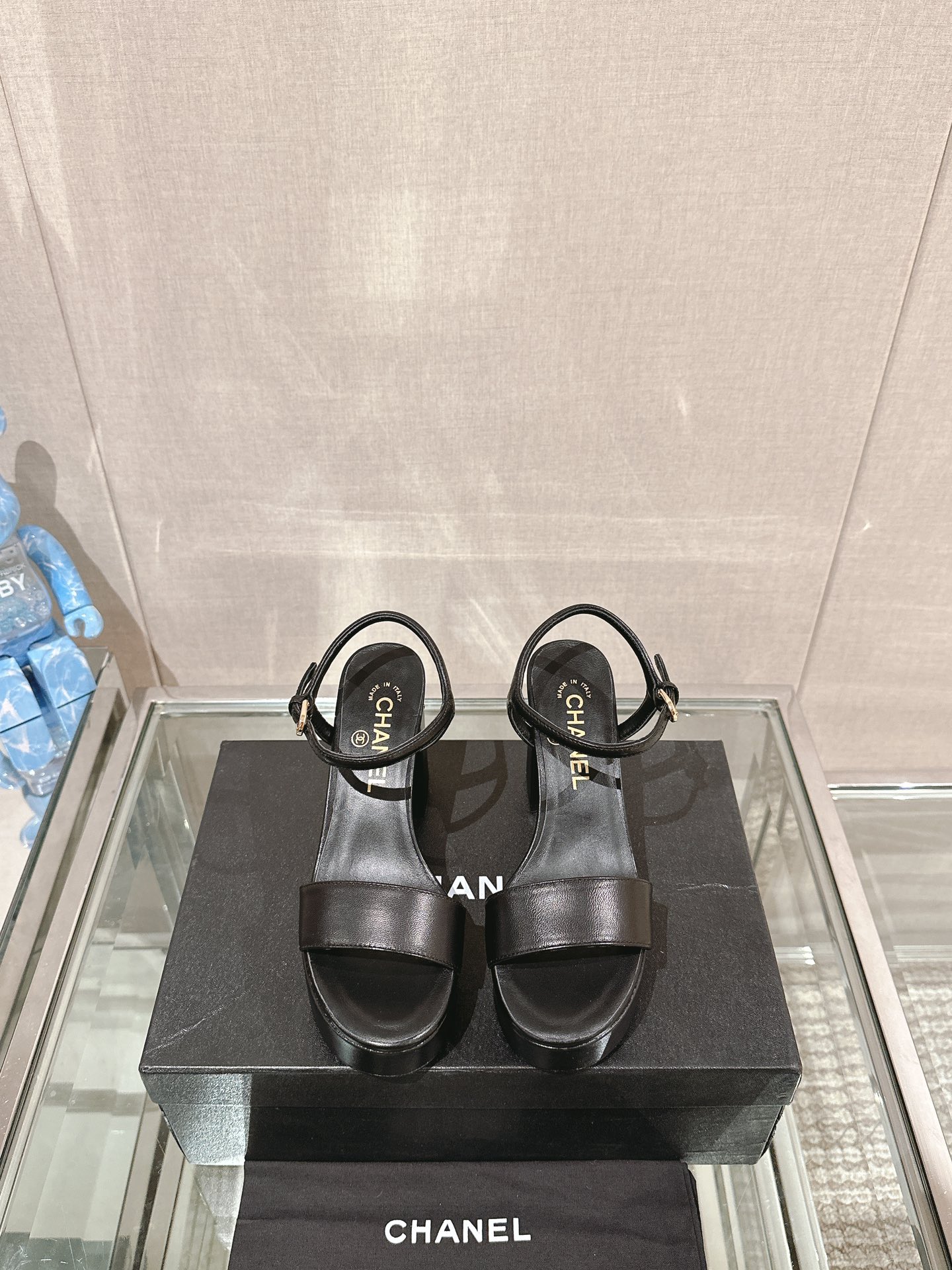 TOP CHANEL Platform Heel Pumps - Black