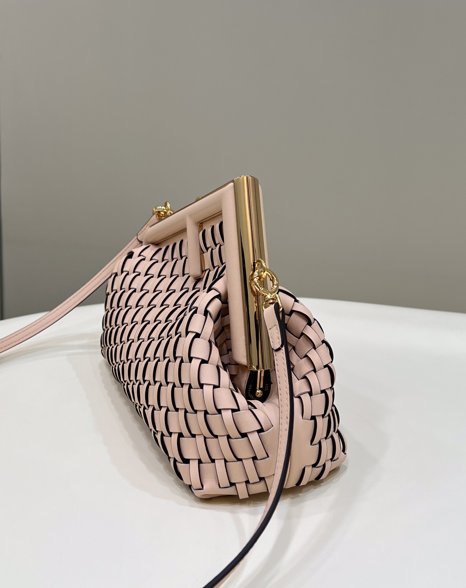 TOP FENDI FENDI First Pink Hand-Woven leather Bag - Pink