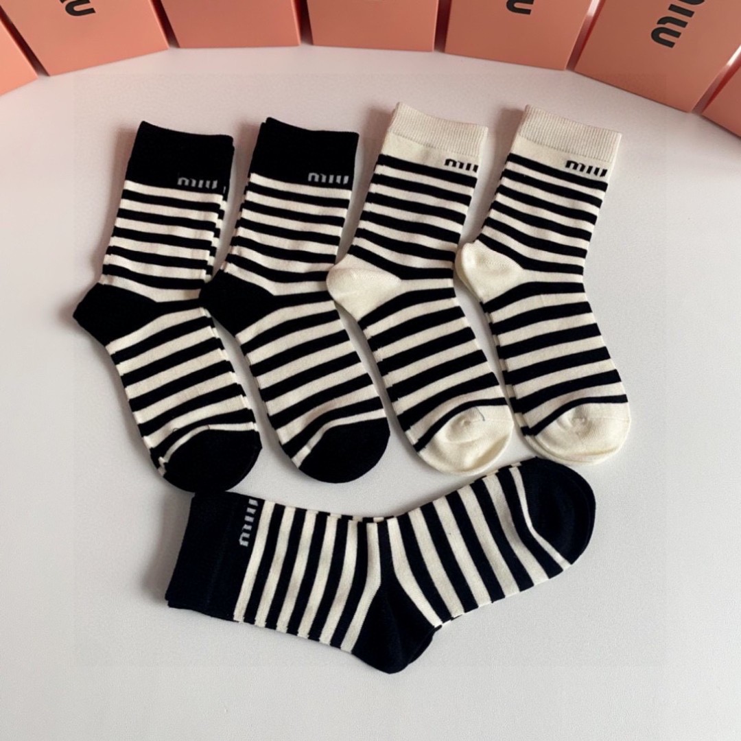 TOP Miu Miu Socks - 5 Pieces as a Set