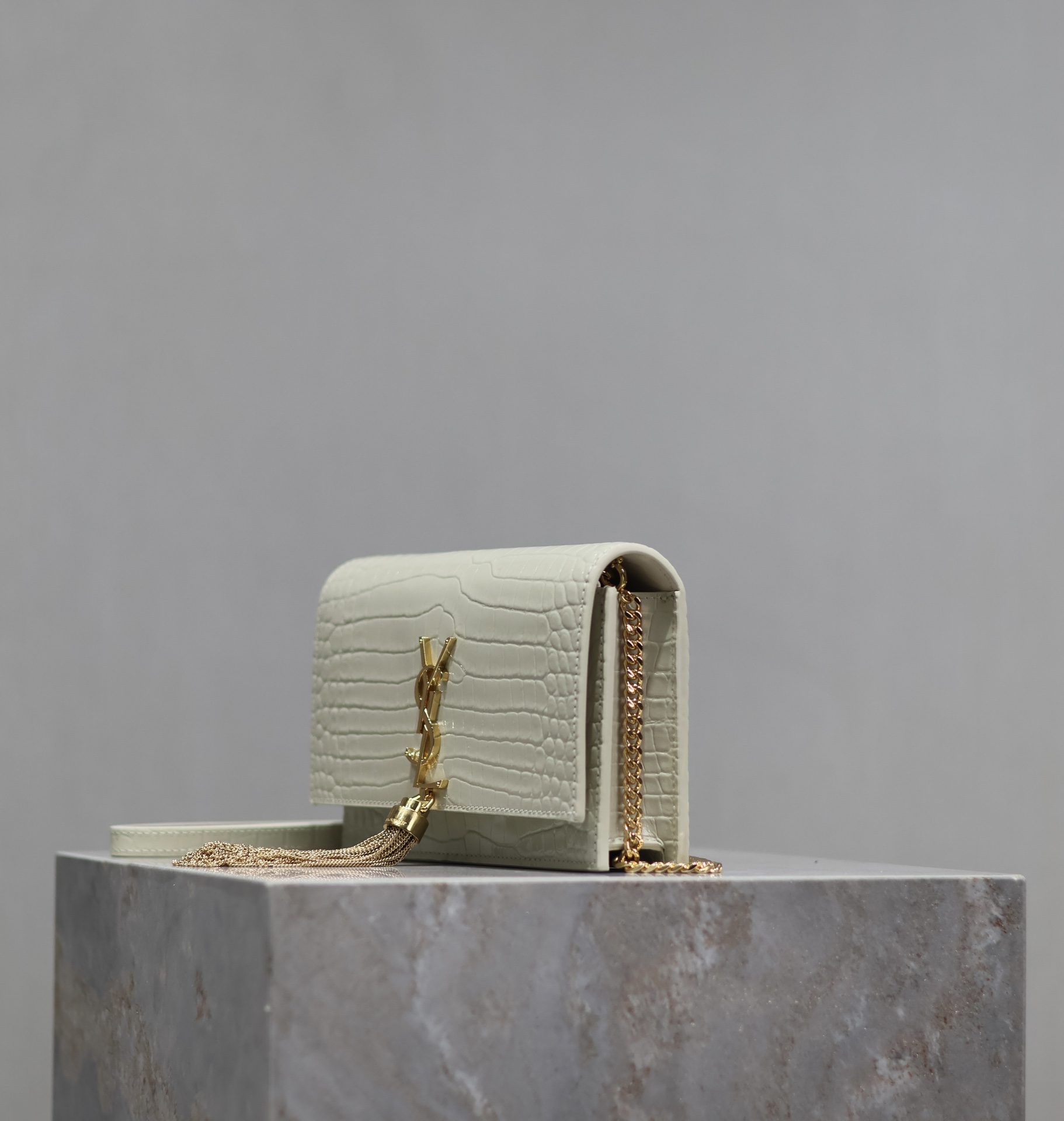 TOP Yves Saint Laurent YSL Kate Tassel Bag Croc Embossed Cowhide 19x12.5x4cm - White & GHW