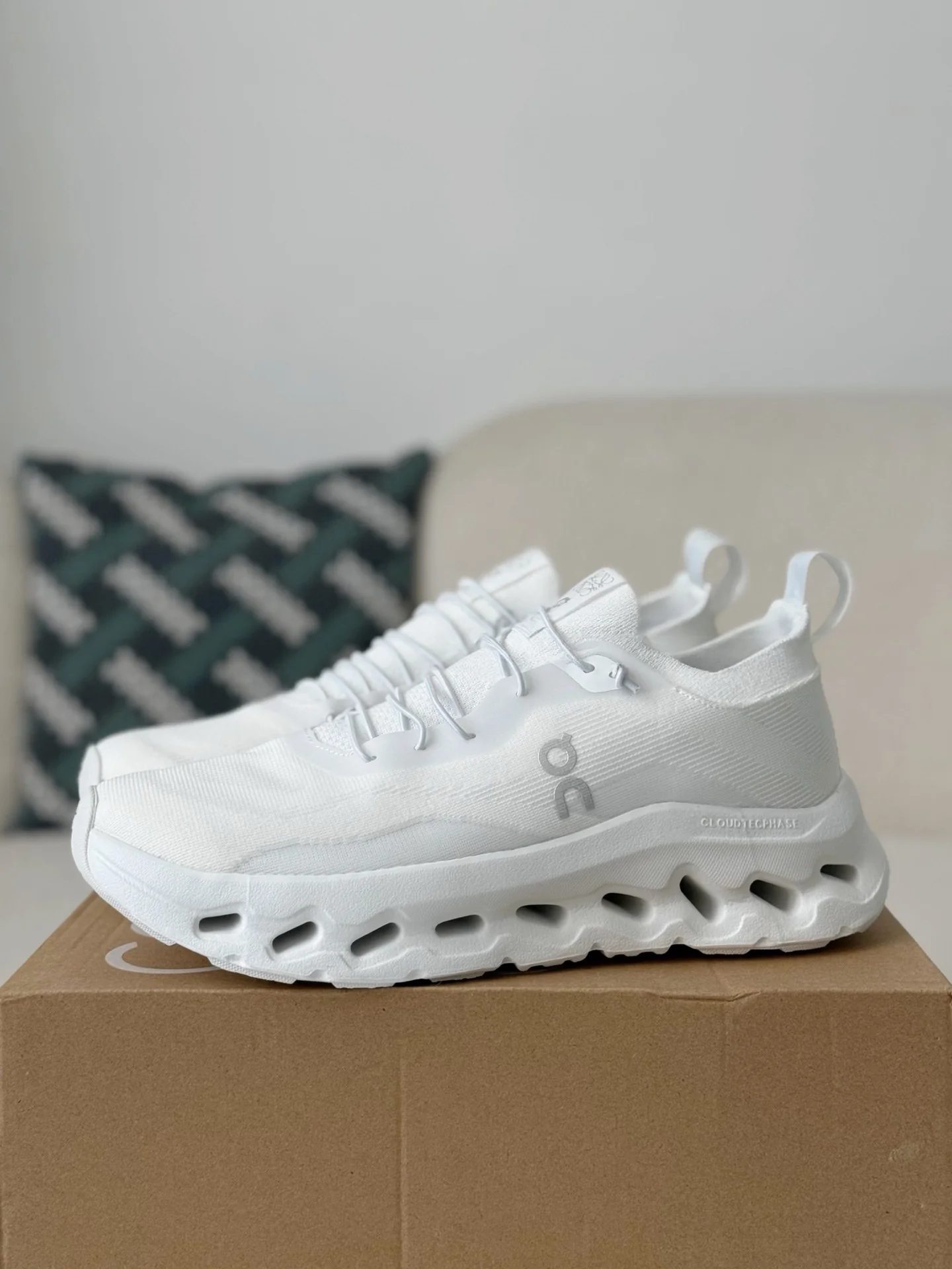 AAAShoes Hollow Out Cushion Platform Running Sneakers, Breathable Knit Slip On Casual Walking Trainers with Quick Elastic Laces Unisex