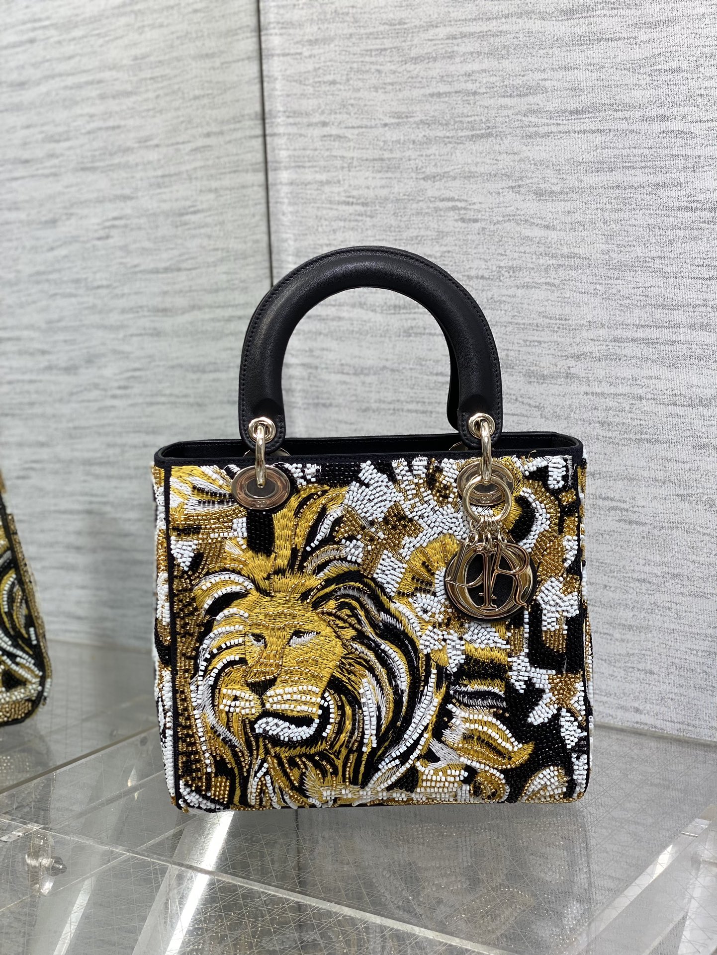 TOP Christian Dior Medium Lady Dior Bag 24x20x11cm Embroidered Lion Beads
