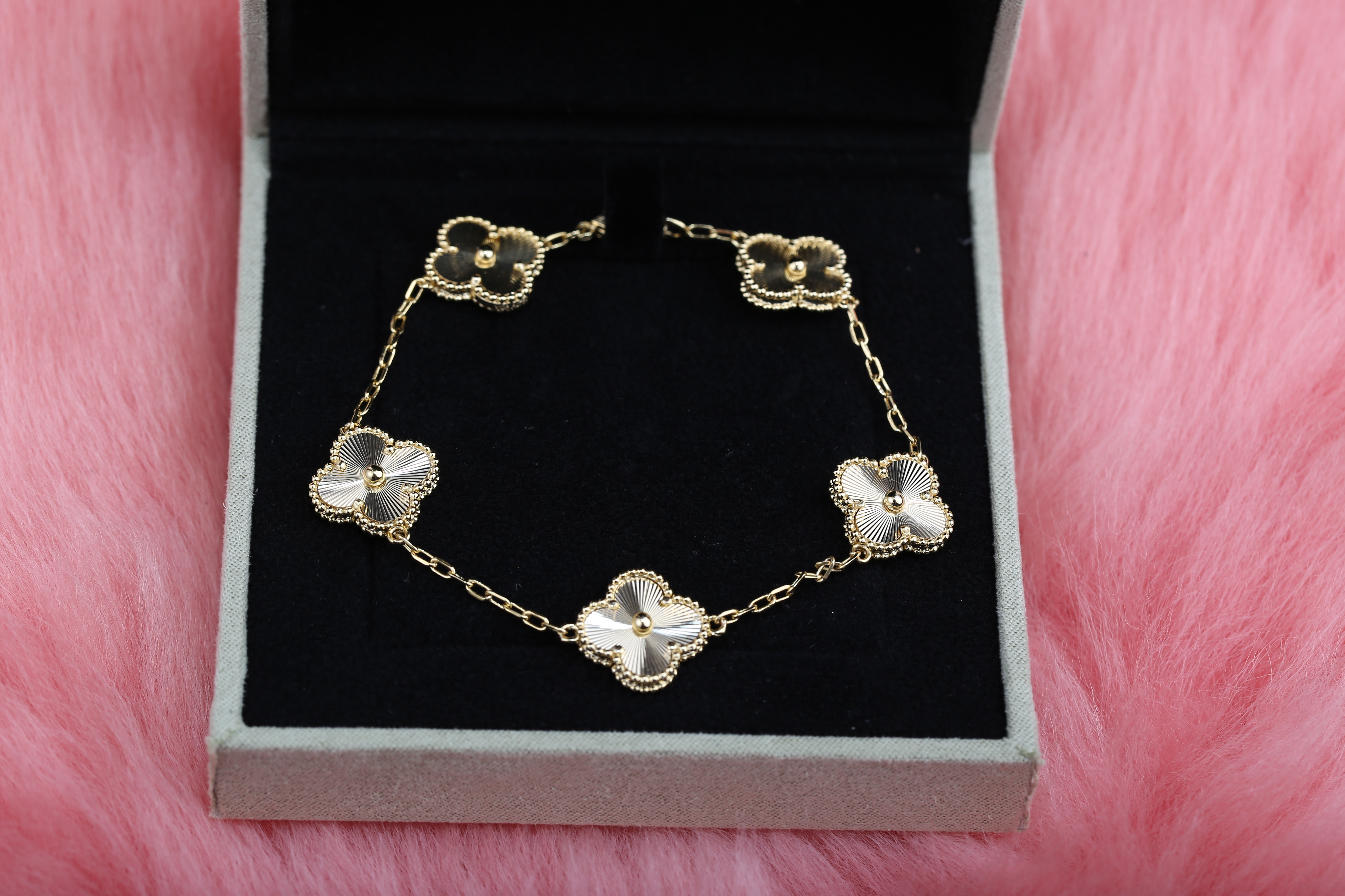 Van Cleef&Arpels VCA Gold Laser Bracelet