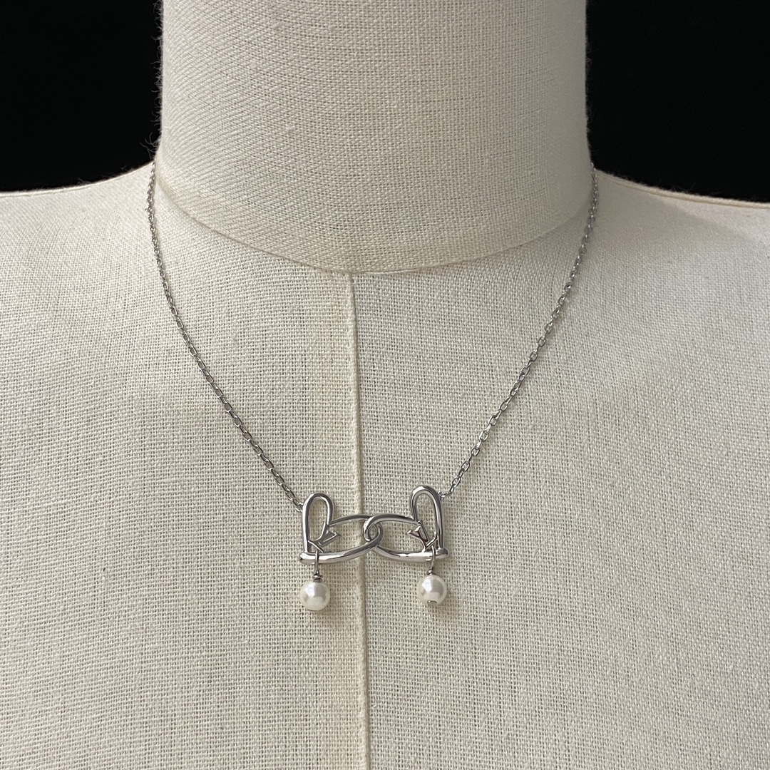 TOP Louis Vuitton LV Necklace - 2 Colors
