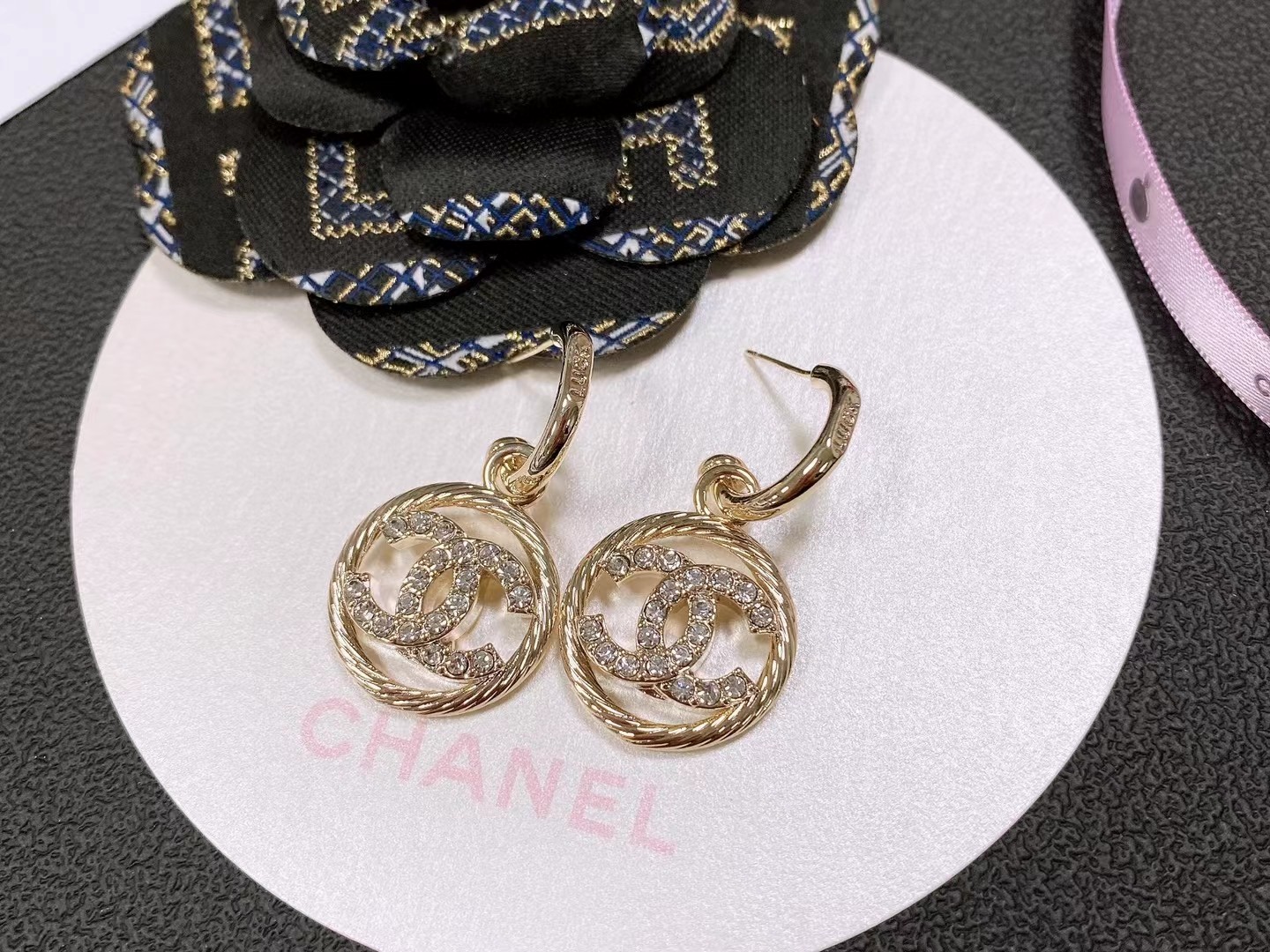 TOP CHANEL LOGO round frame Earrings - Gold