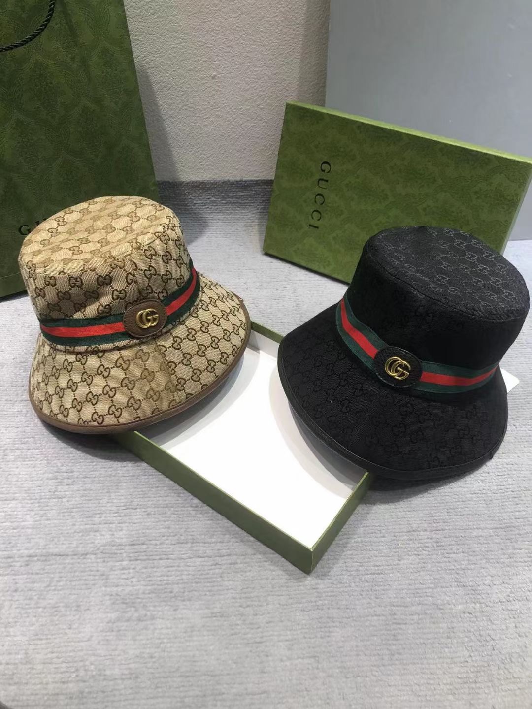 TOP GUCCI Supreme Bucket Hat with Logo - 2 Color