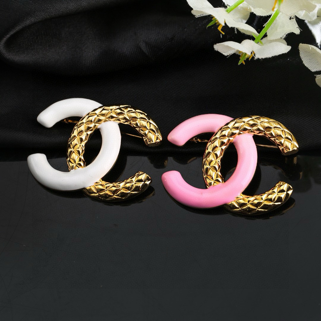 TOP CHANEL Brooch - 2 Colors