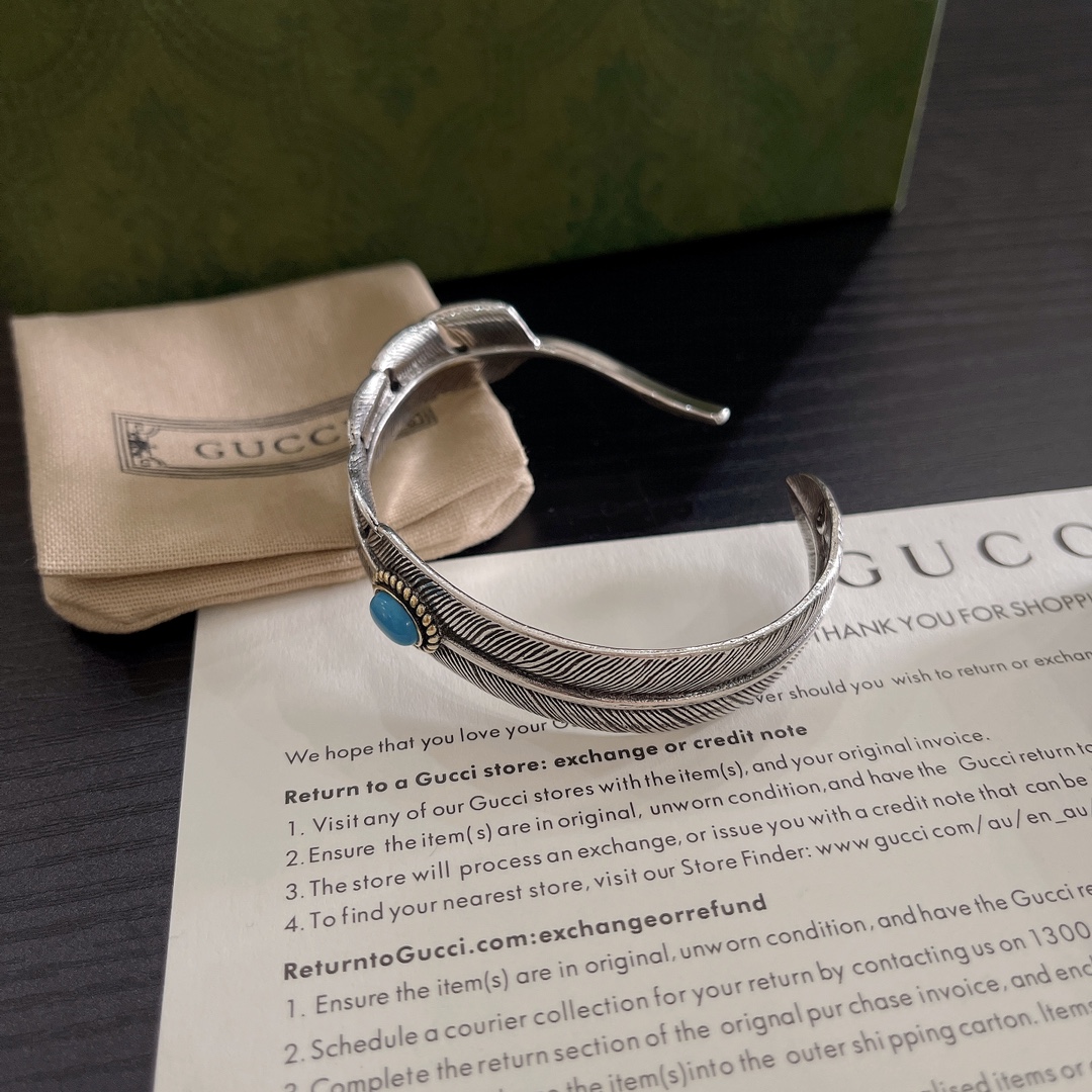 TOP GUCCI Feather Cuff Bracelet