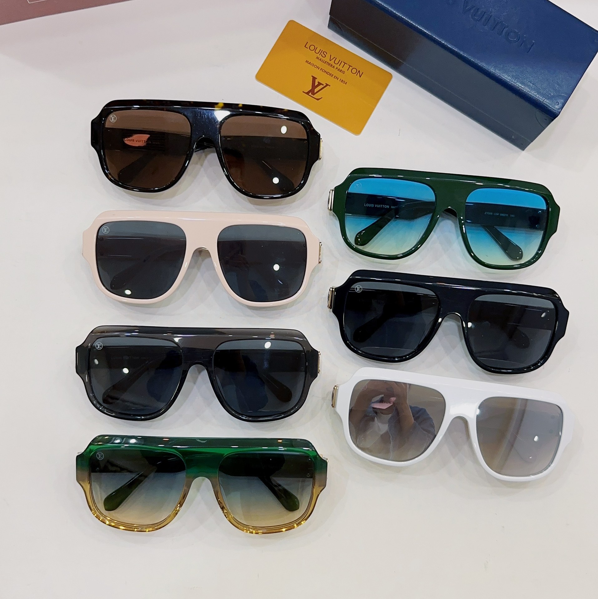 TOP Louis Vuitton LV Sunglasses  - 7  Color