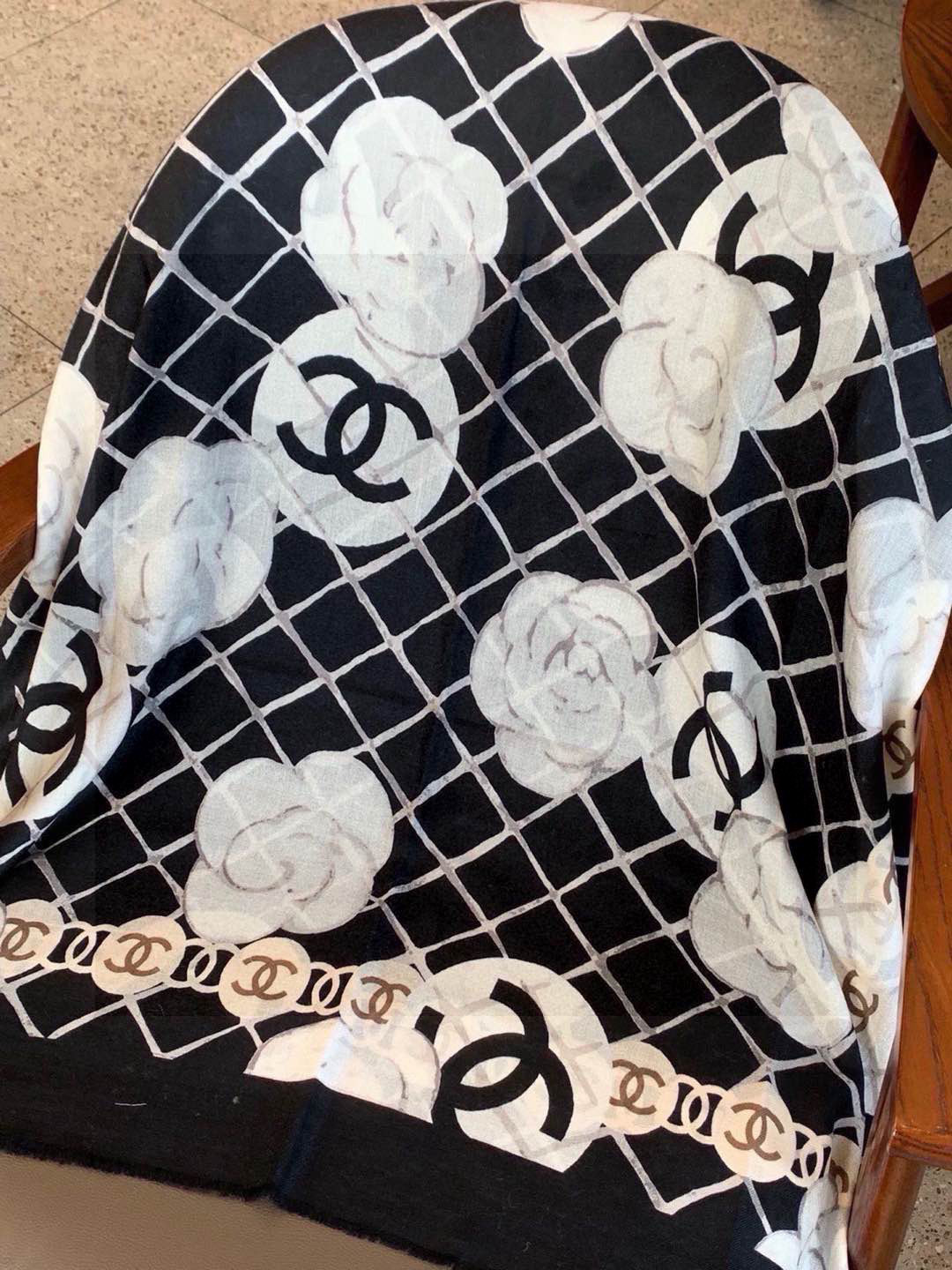 TOP CHANEL Cashmere Scarf 110x200cm - 2 Colors