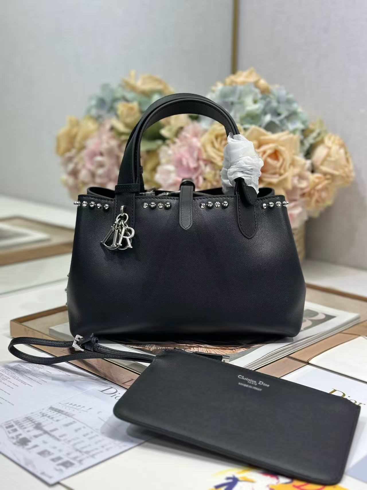 TOP Christian Dior Toujours Handbag 28.5 × 19 × 21.5 cm/23 × 15 × 15 cm - Black
