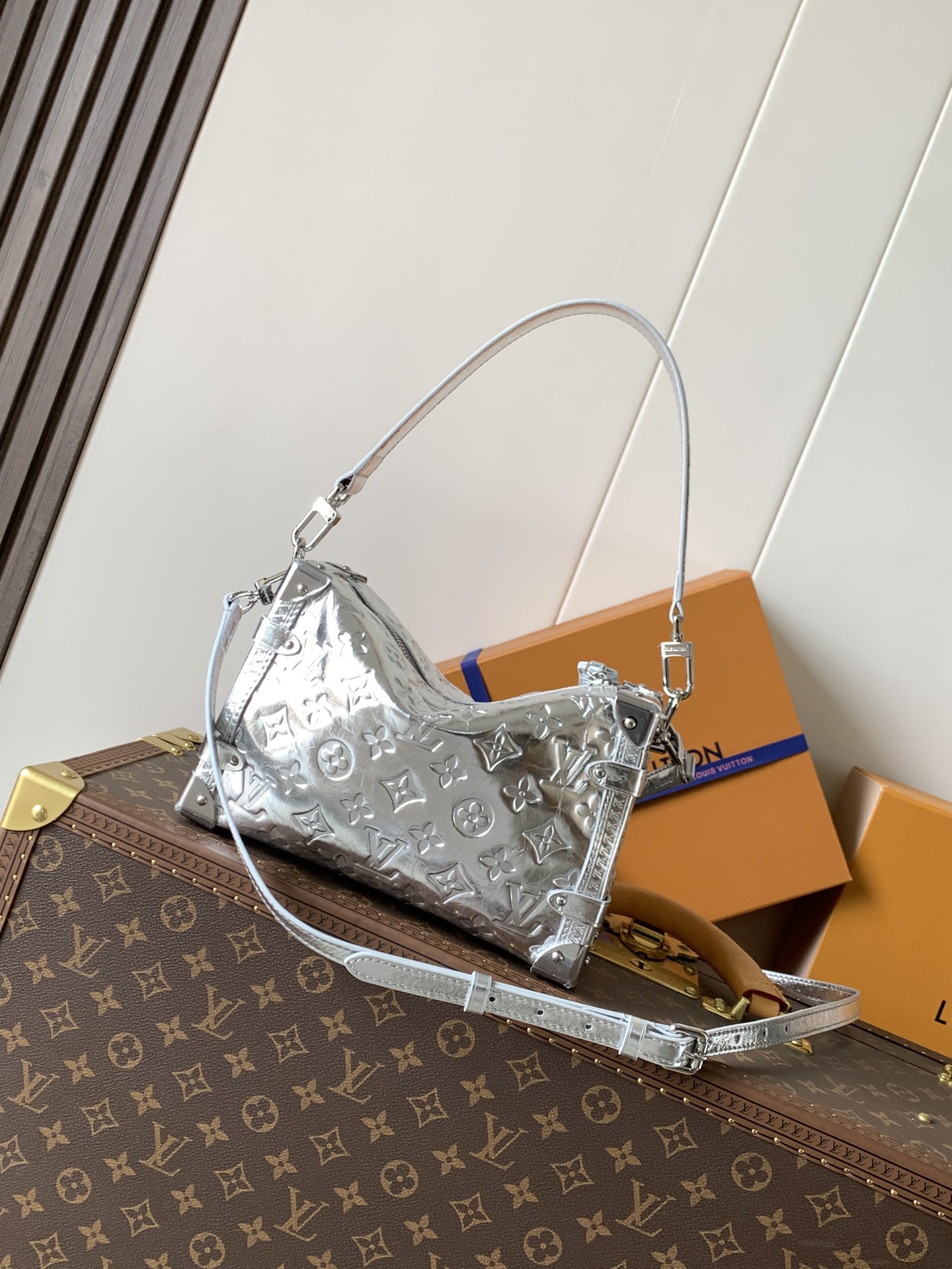 TOP Louis Vuitton LV Side Trunk Bag Monogram Miroir 16 x 8.5 x 23.5cm - Silver