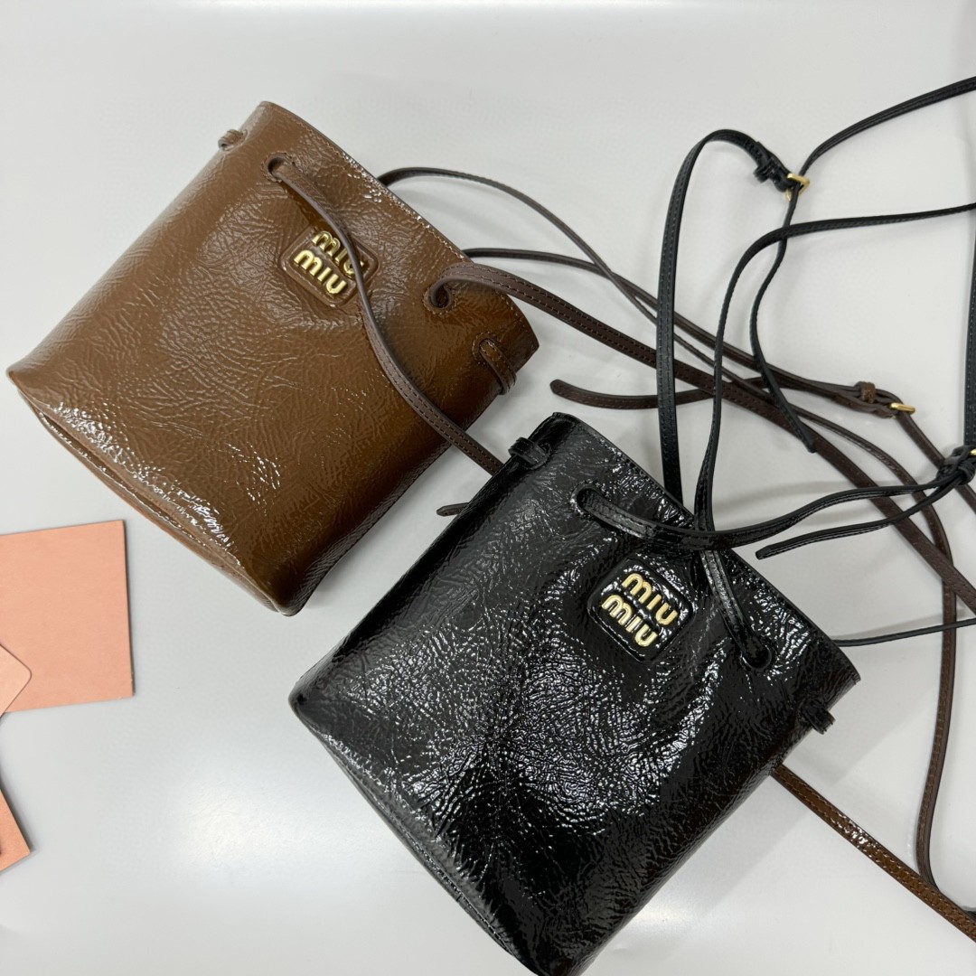 TOP Miu Miu Bucket Bag Oil Wax Leather 17*14*7 cm - 2 Color