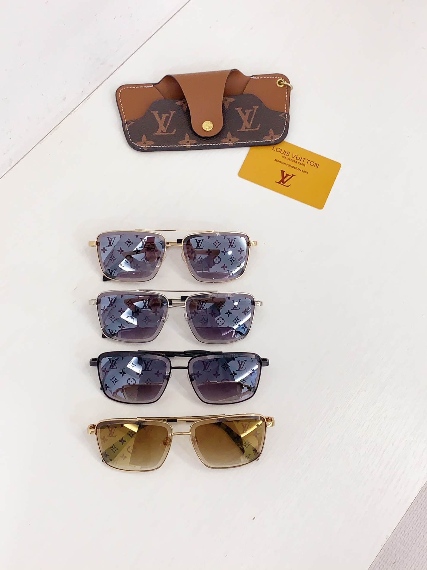 TOP Louis Vuitton LV Sunglasses - 4 Colors