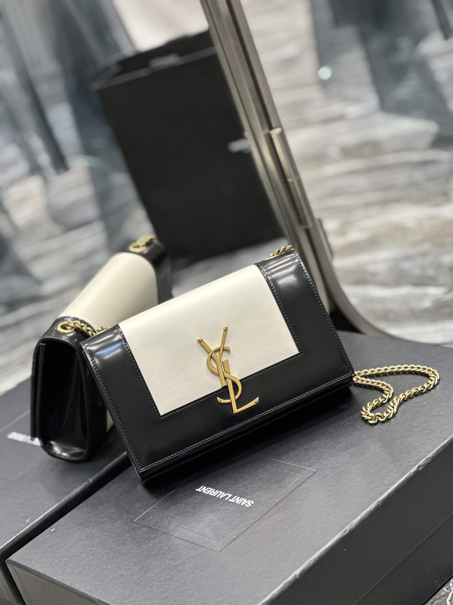 TOP Yves Saint Laurent YSL Kate Bag 20x13.5x6cm - Black and White