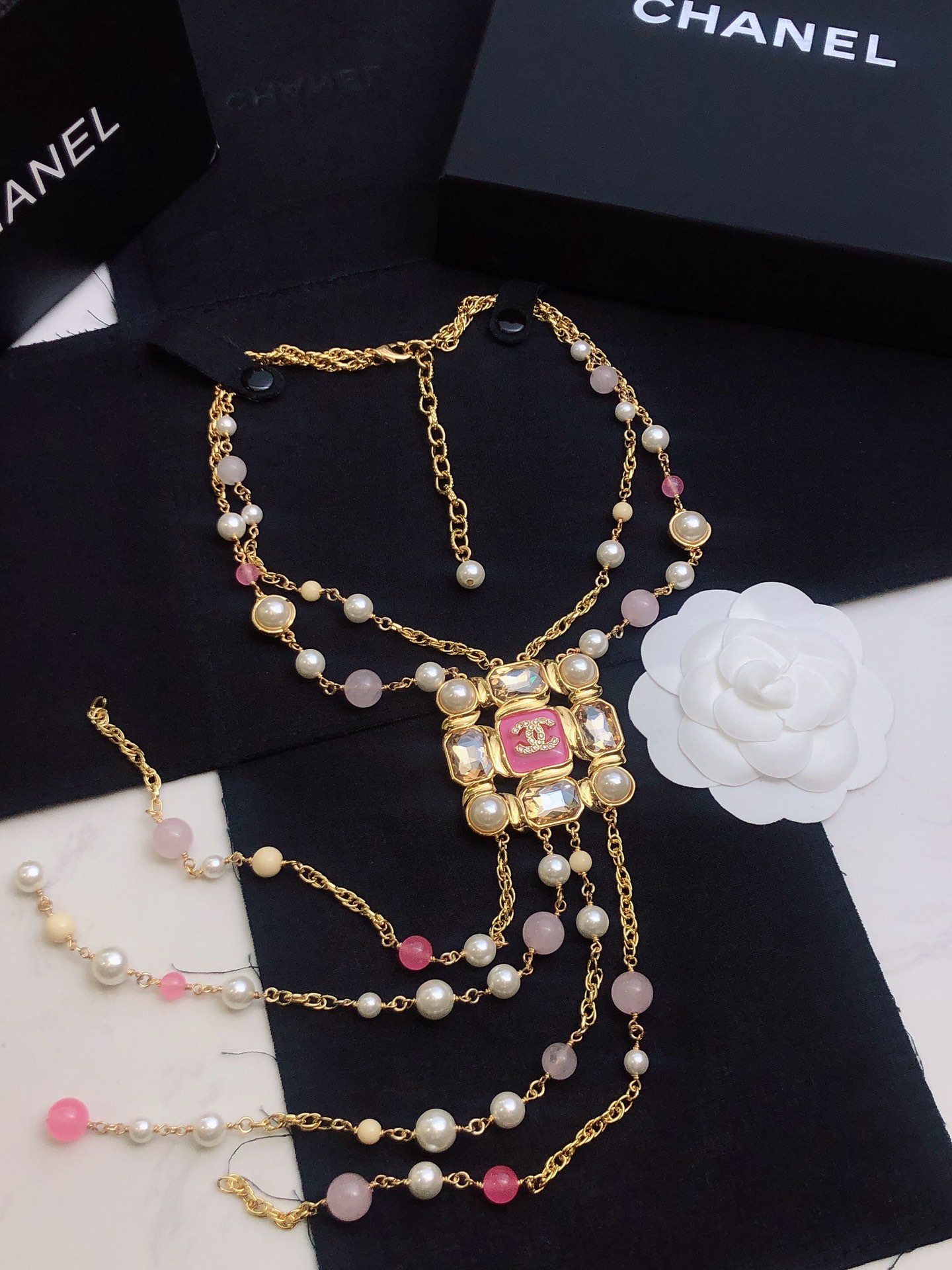 TOP CHANEL Pearl Dounble C Necklaces