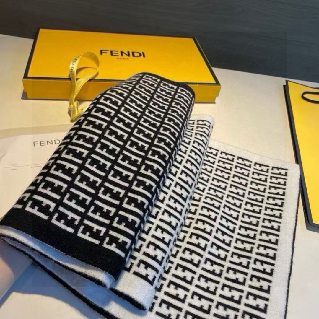 Fendi Wool knit double-sided scarf (Replica)