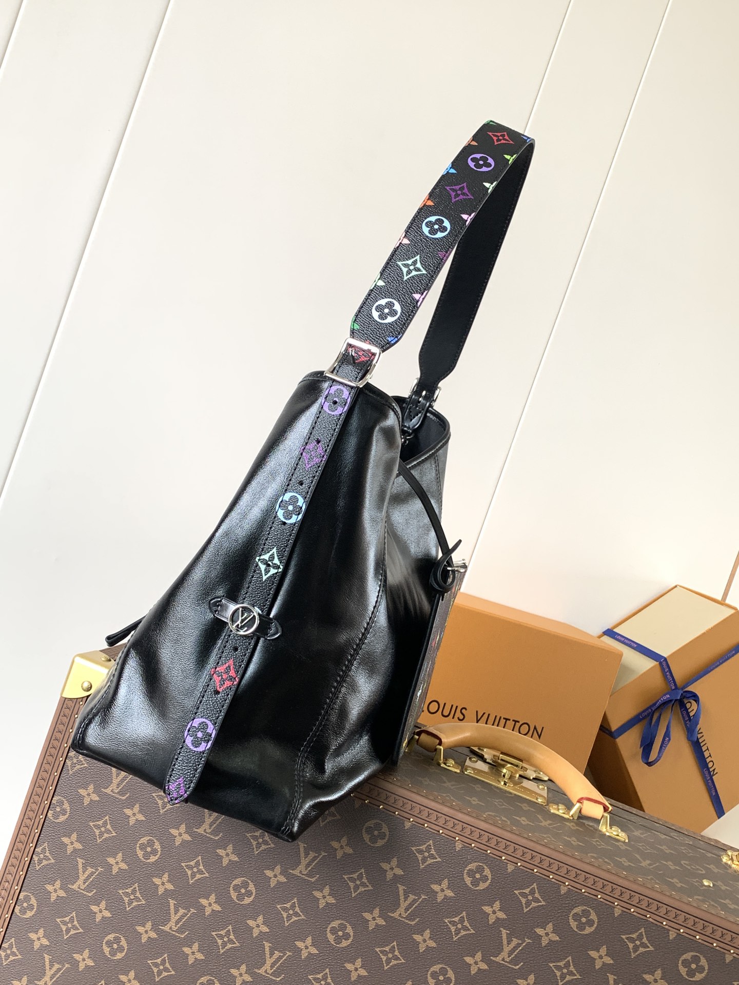 TOP Louis Vuitton LV Carryall Vibe Bag 39 x 30 x 15 cm - Black