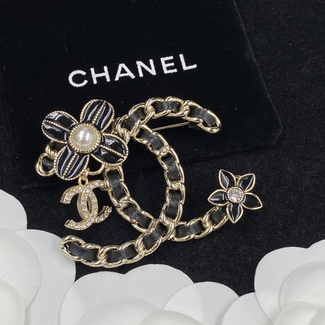 TOP CHANEL Brooch Collections