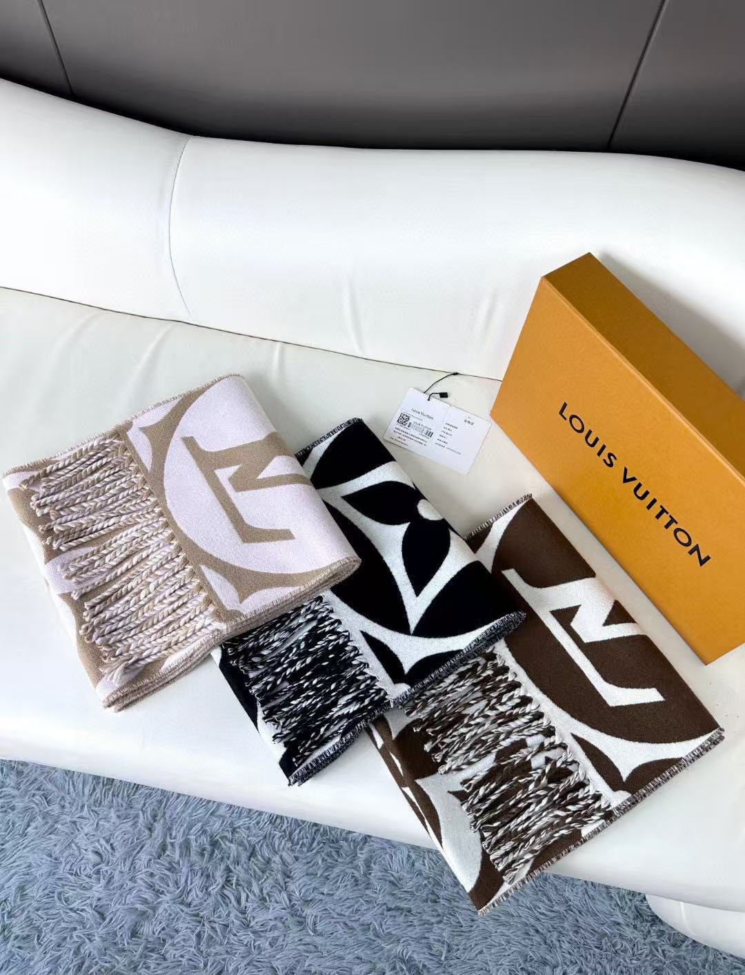 TOP Louis Vuitton LV  Scarf  - 3 Colors