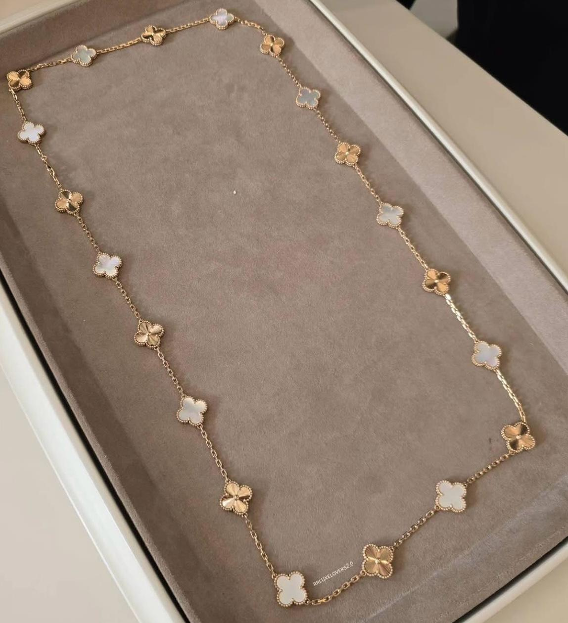TOP Van Cleef & Arpels Long Necklace with 20 Flowers - Gold and White