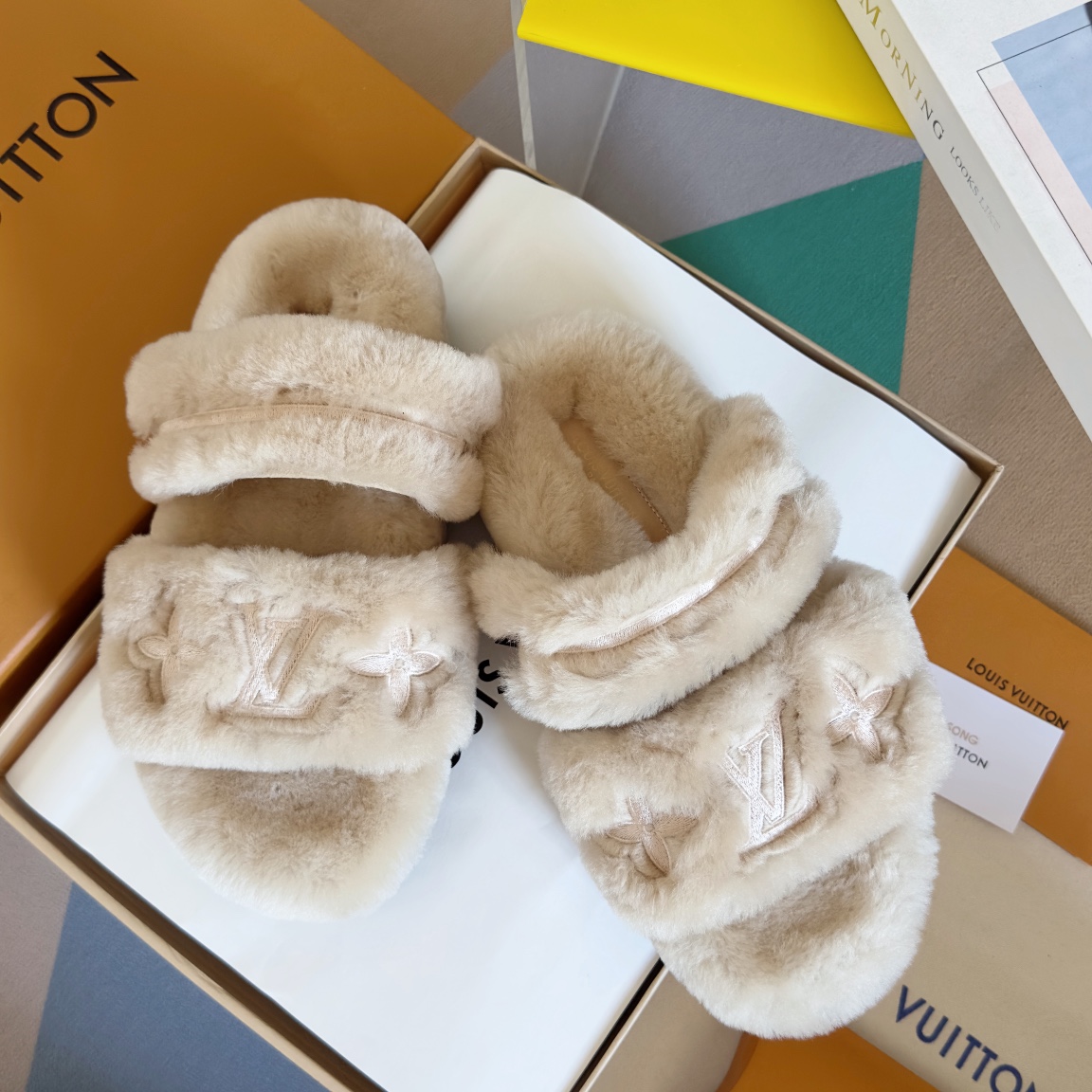 TOP Louis Vuitton LV Thick-soled Wool Slippers - 3 Color