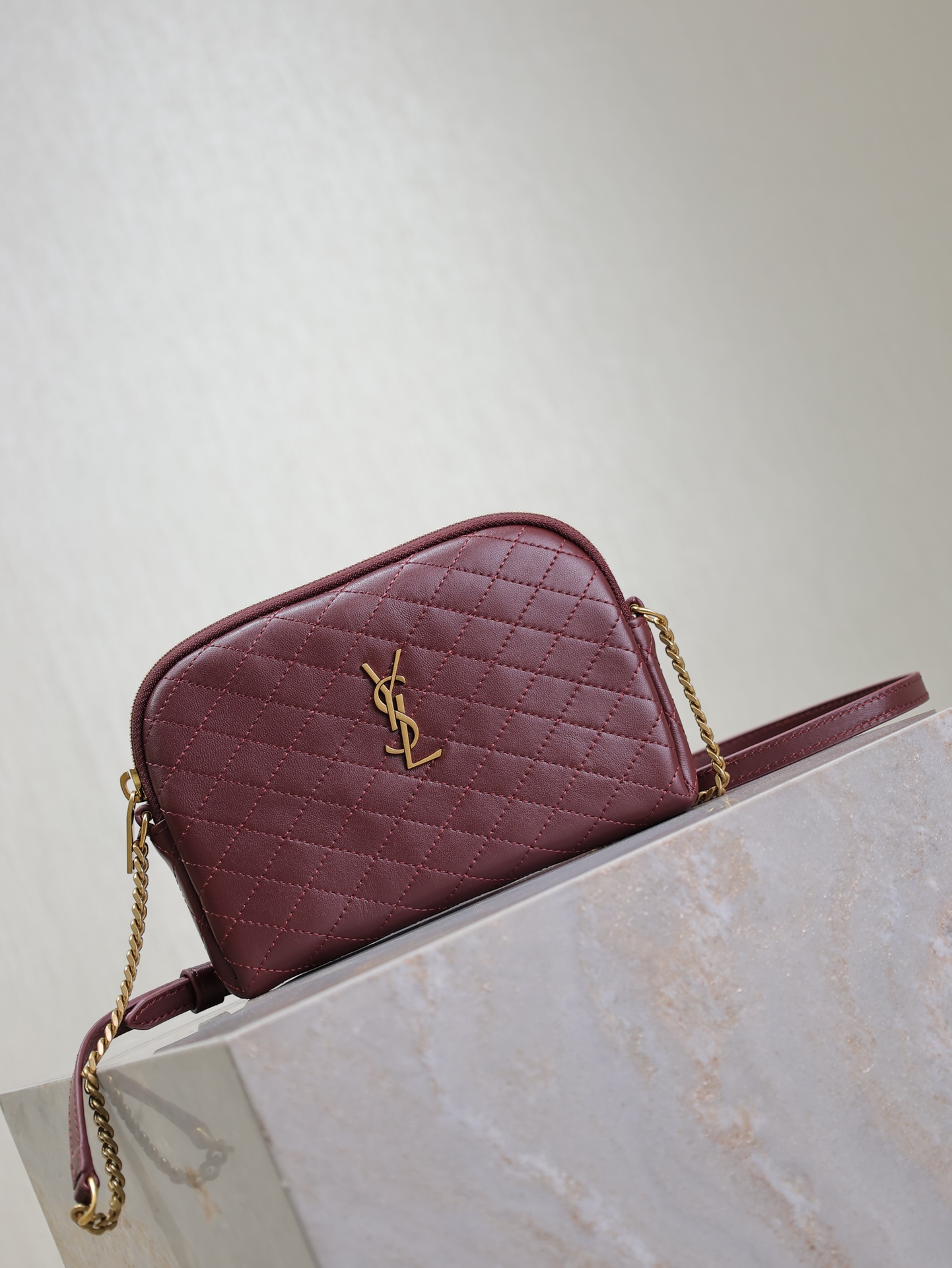 TOP Yves Saint Laurent YSL Gaby zipped pouch in quilted lambskin 19x3x3.5cm  - Red