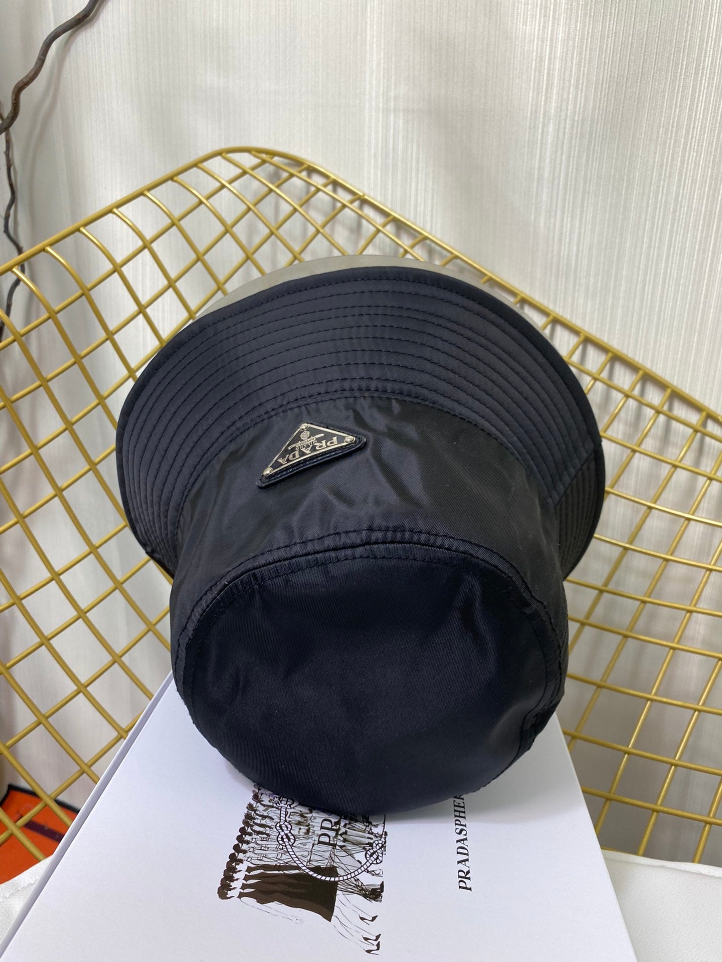 TOP PRADA Nylon Re-Edition Bucket Hat - Black