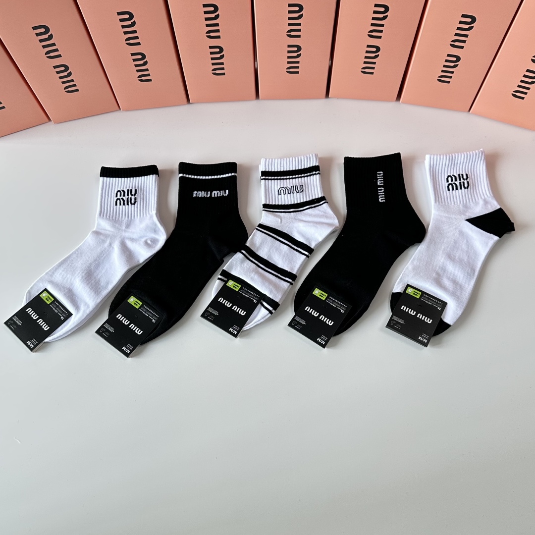 TOP Miu Miu Socks - 5 Pieces as a Set