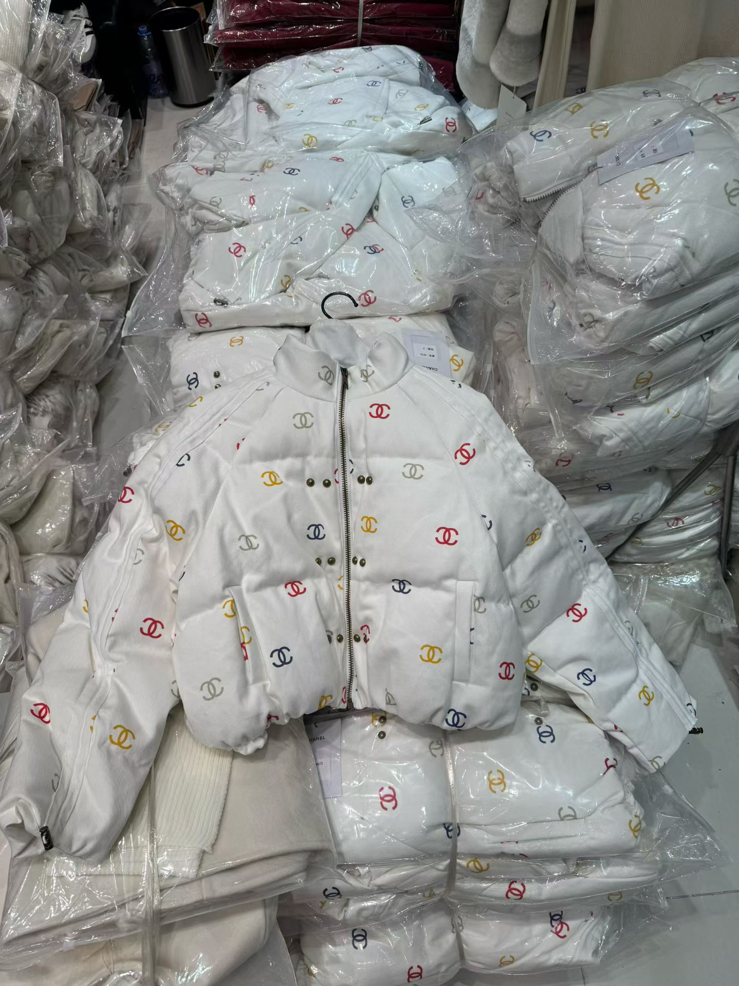 TOP CHANEL Down Jacket - White