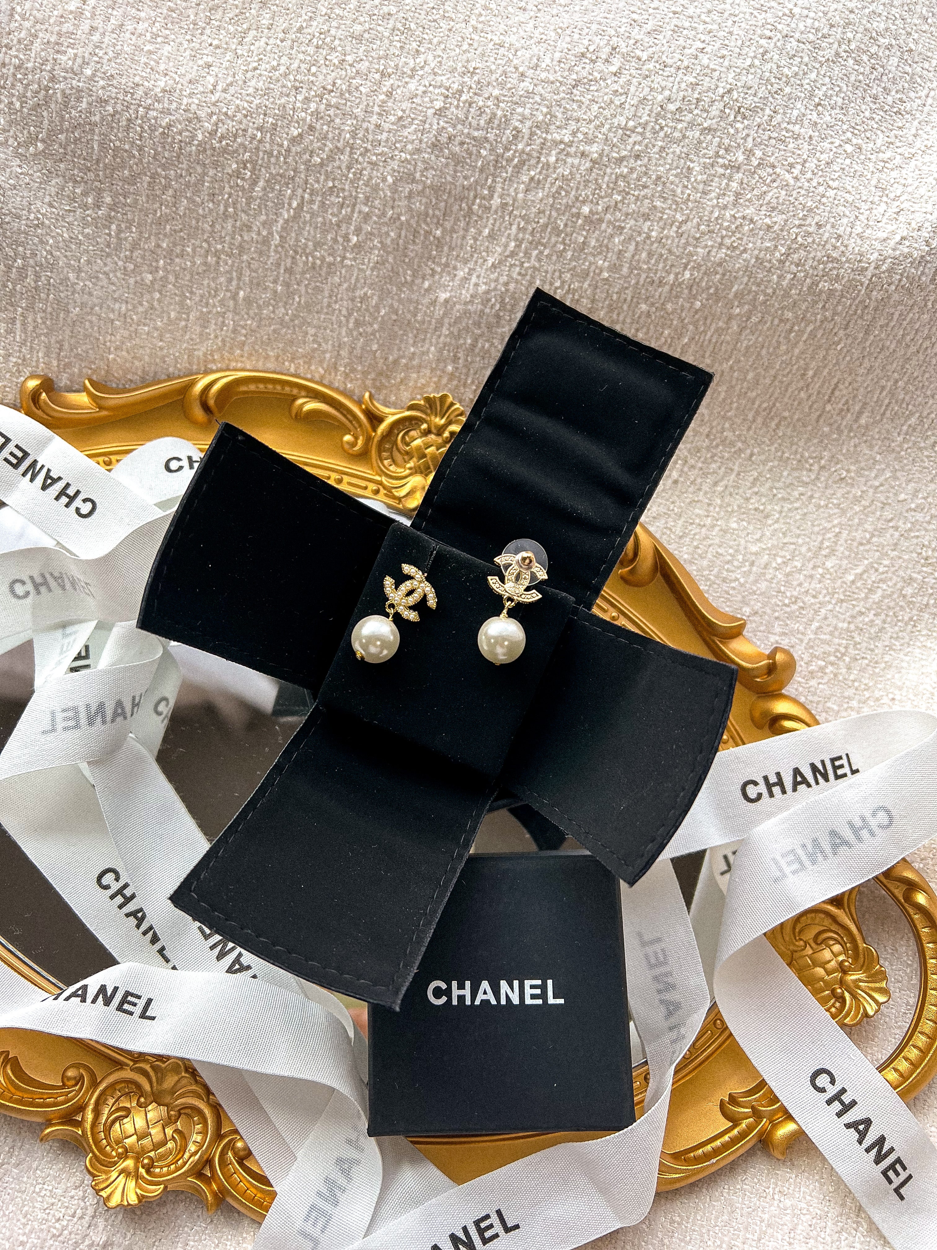TOP CHANEL Immitation Pearl Drop Earrings