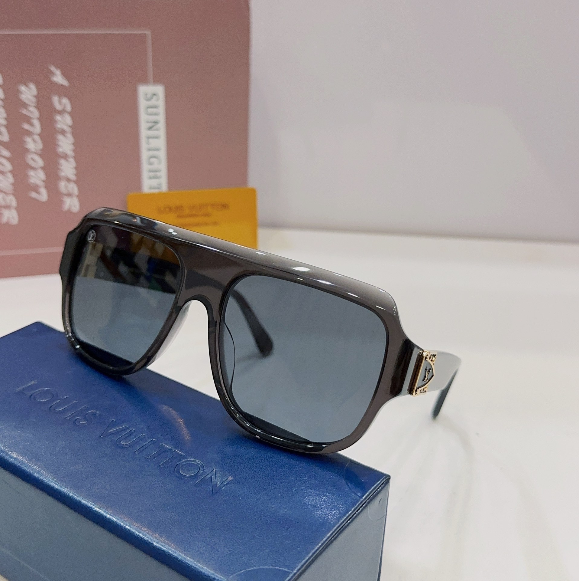 TOP Louis Vuitton LV Sunglasses  - 7  Color