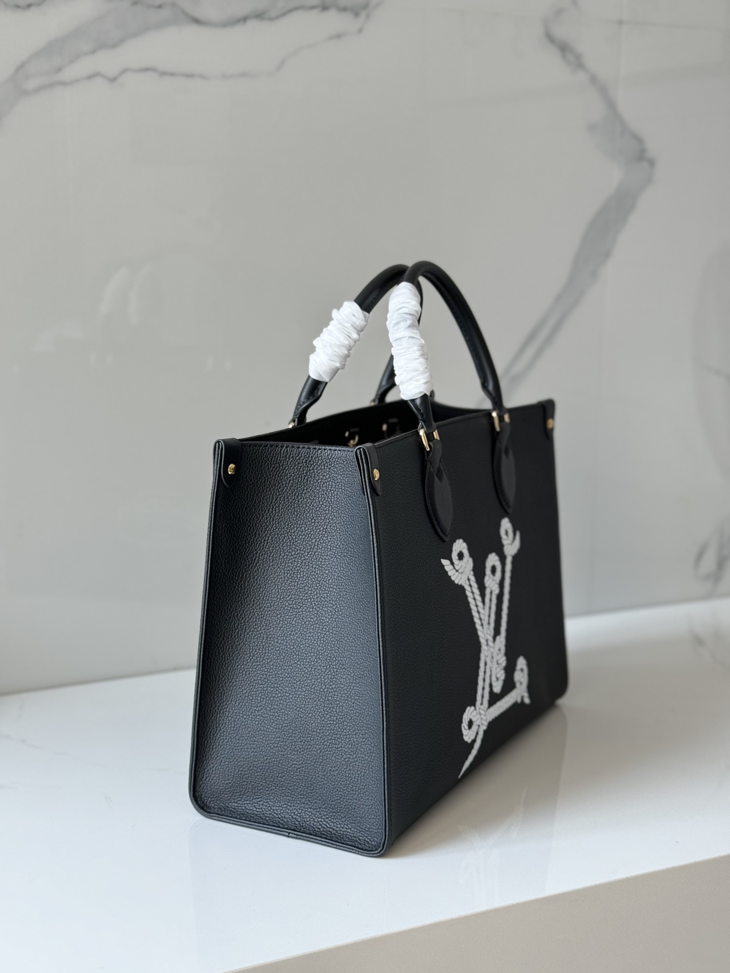 TOP Louis Vuitton LV On The Go MM Bag 35 x 27 x 14 cm- Black