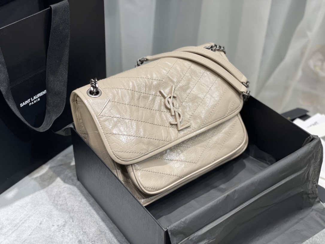 Top Yves Saint Laurent YSL Medium Niki Wrinkles Leather Bag - Khaki