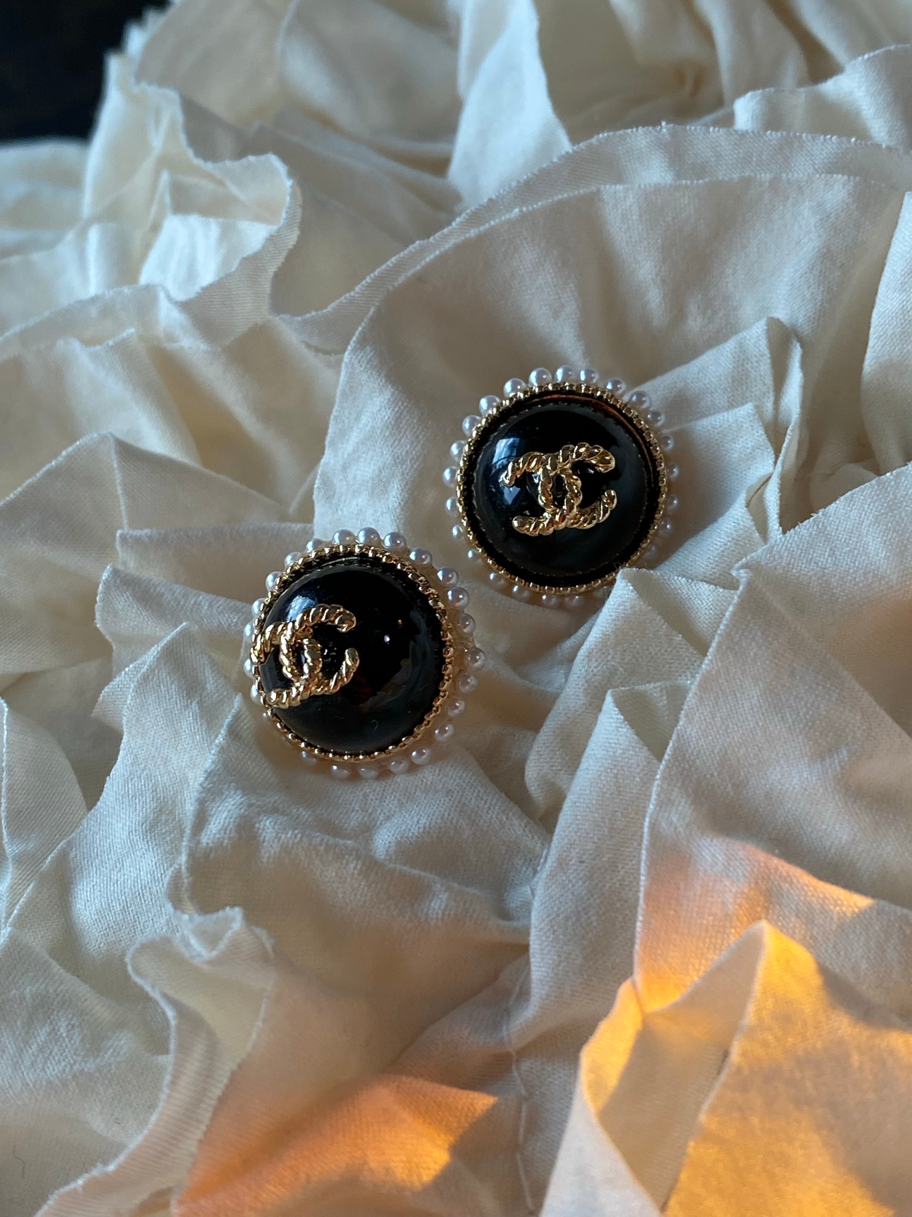 TOP CHANEL Stud Lady Earrings