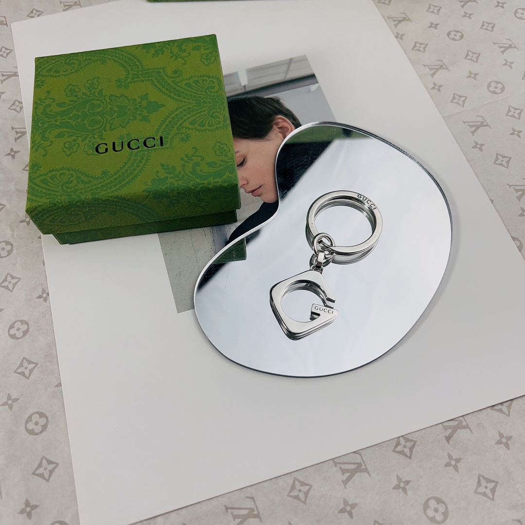 TOP GUCCI Men's/Women's Keychains - Silver
