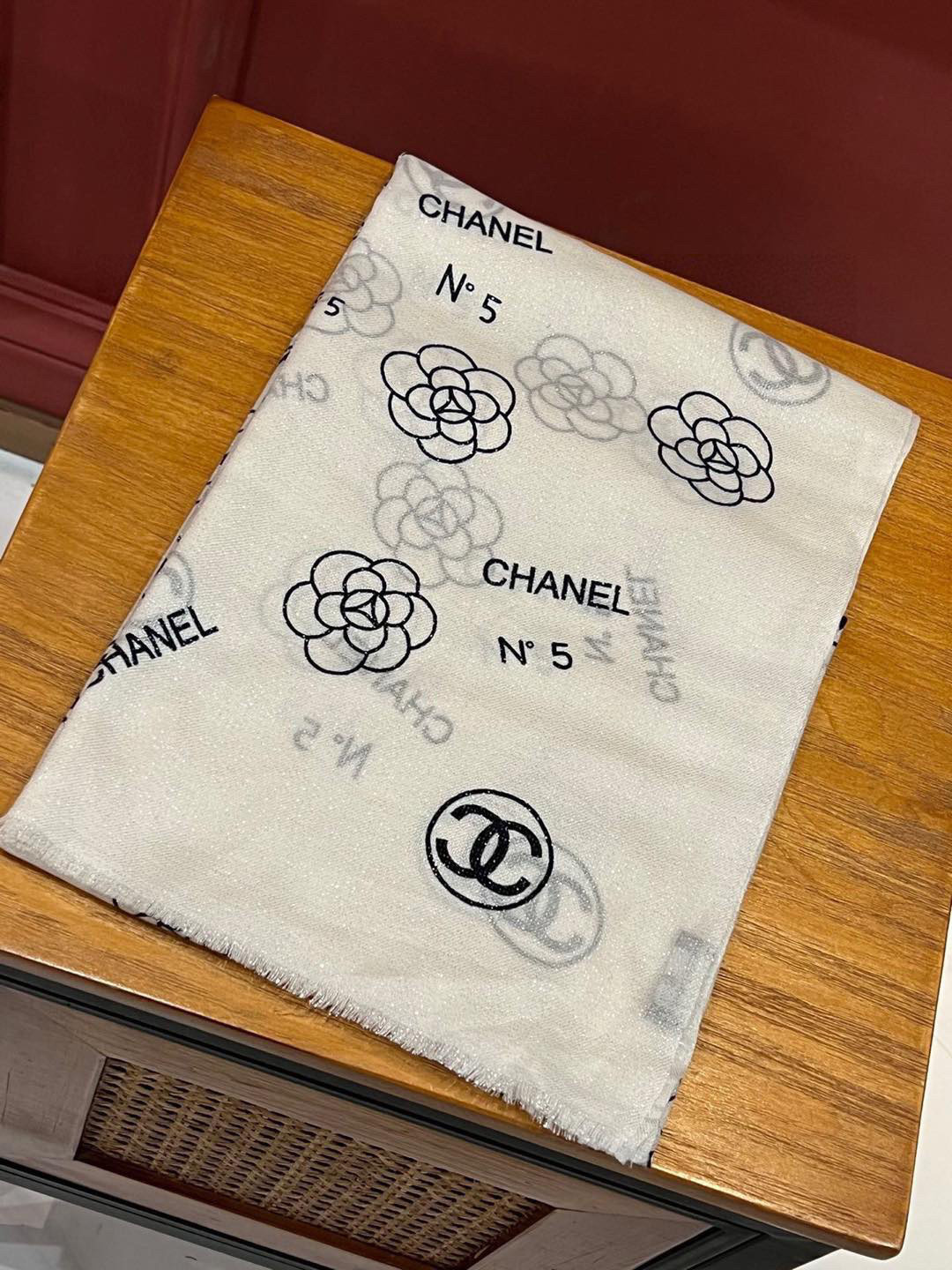TOP CHANEL CC Scarf 105x200cm - 2 Color